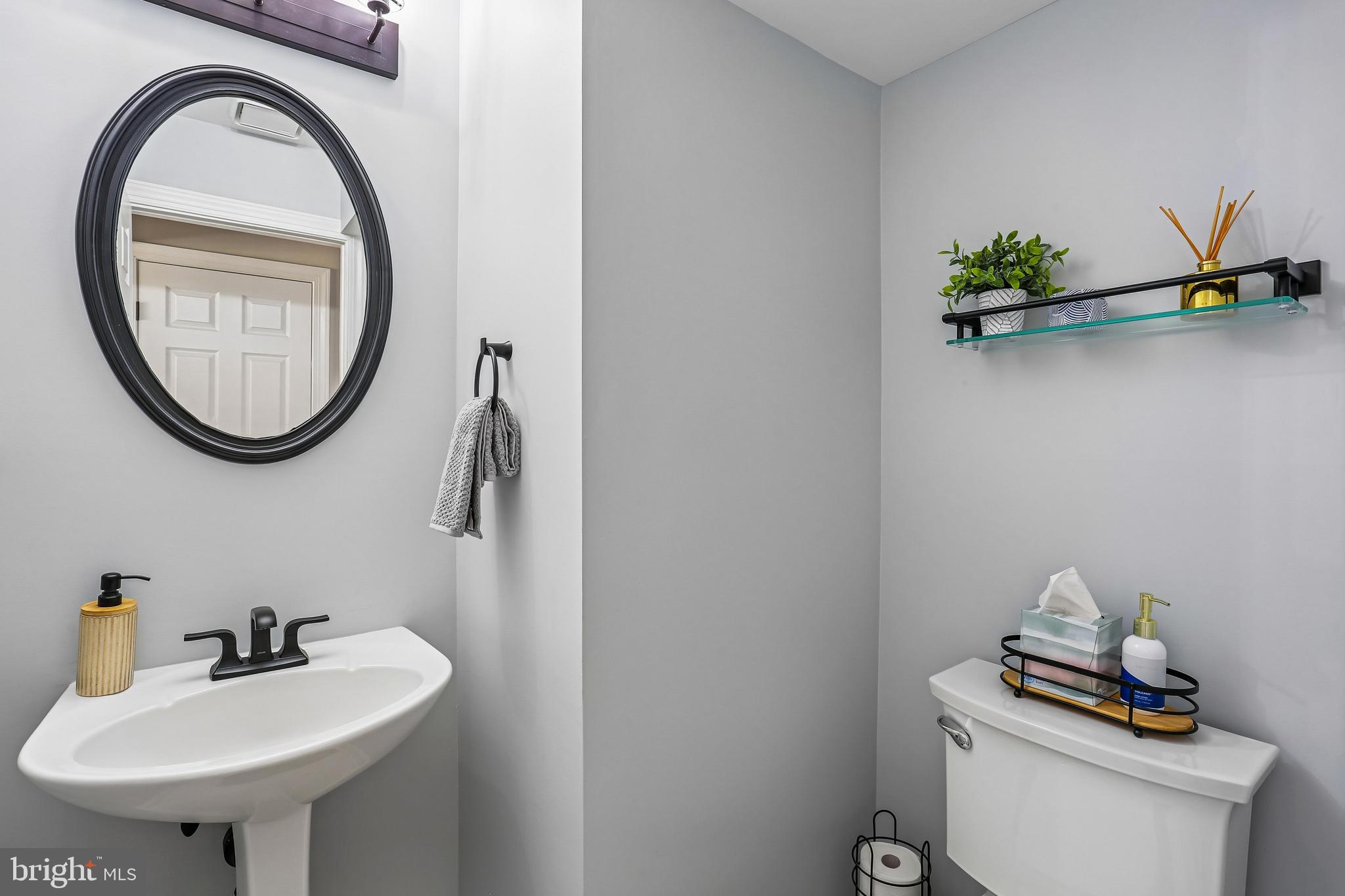 LAYTONSVILLE KNOLLS - Residential