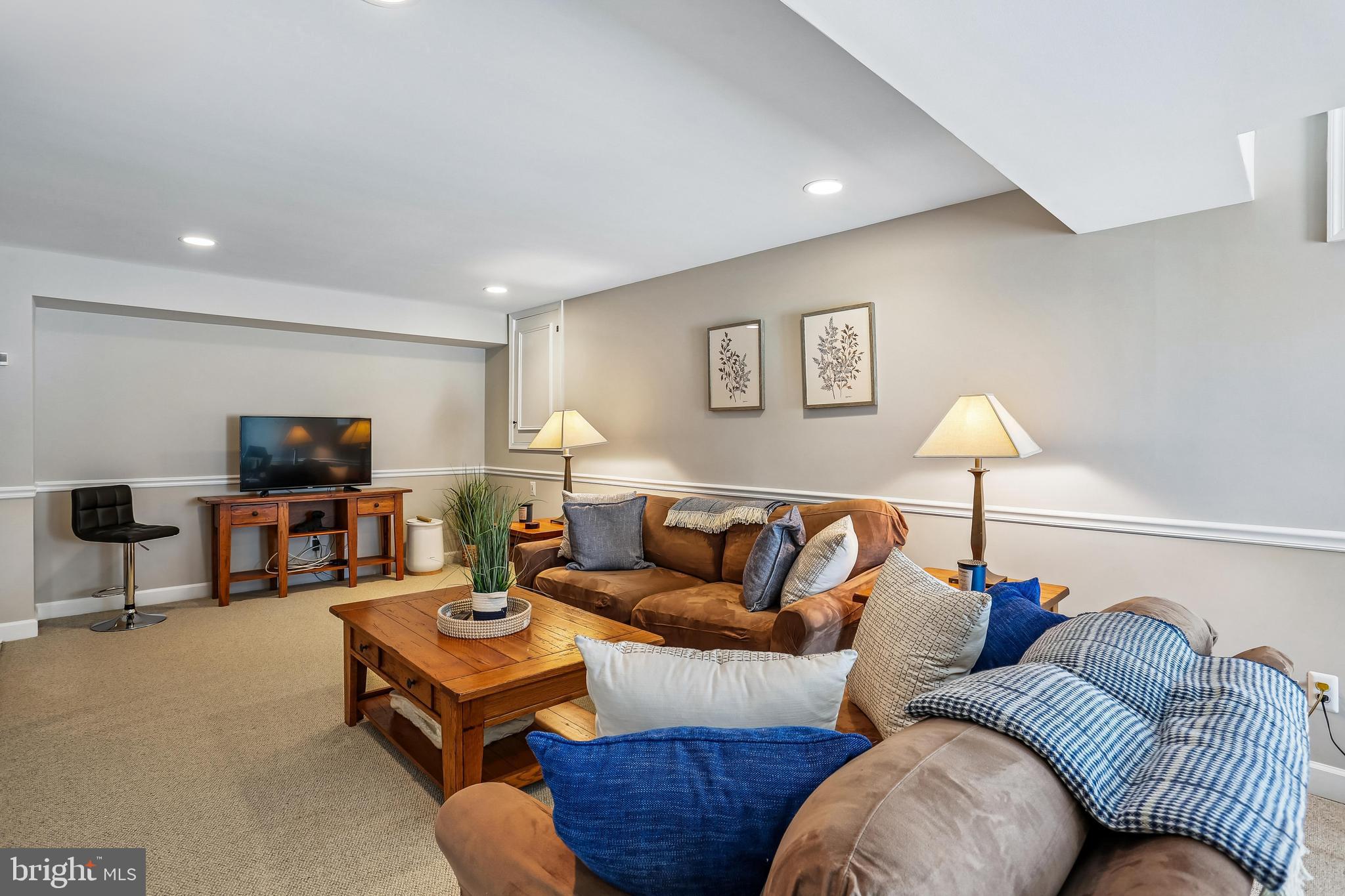 LAYTONSVILLE KNOLLS - Residential