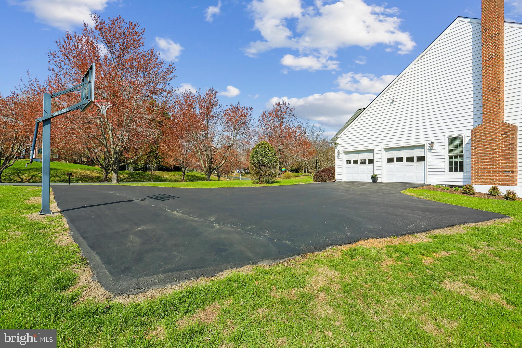 LAYTONSVILLE KNOLLS - Residential