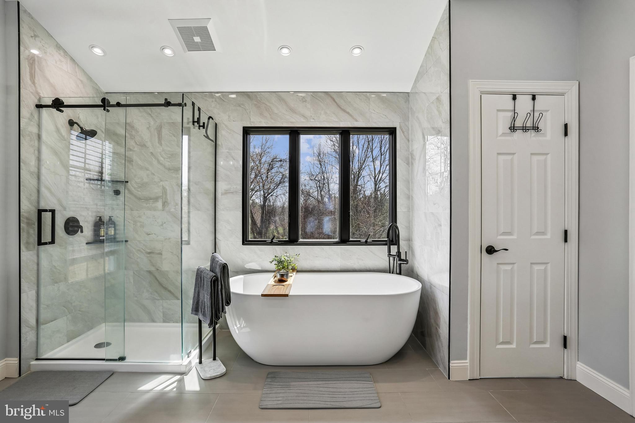 LAYTONSVILLE KNOLLS - Residential