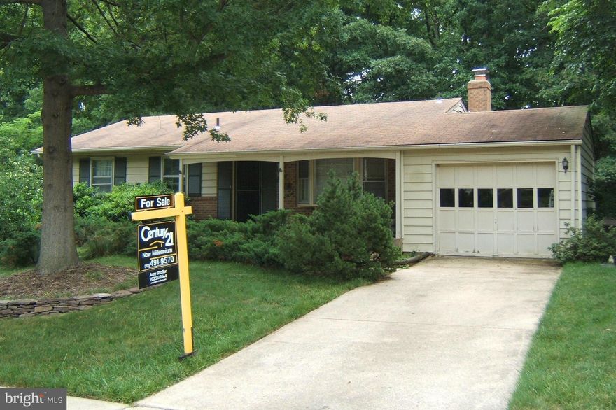 HANDY MAN SPECIAL!!!! GOOD BONES ON THIS HOME JUST NEEDS SOME TLC SOME NICE HARDWOOD ON MAIN LEVEL GREAT TREED LOT ON A NICE CUL-DE-SAC.  WITH FOUR BEDROOMS AND THREE BATHS  HOME IS SOLD IN"'AS IS CONDITION" SELLER REQUESTS ESQUIRE SETTLEMENTS . THIS IS A GOOD ONE  SO ACT FAST!!