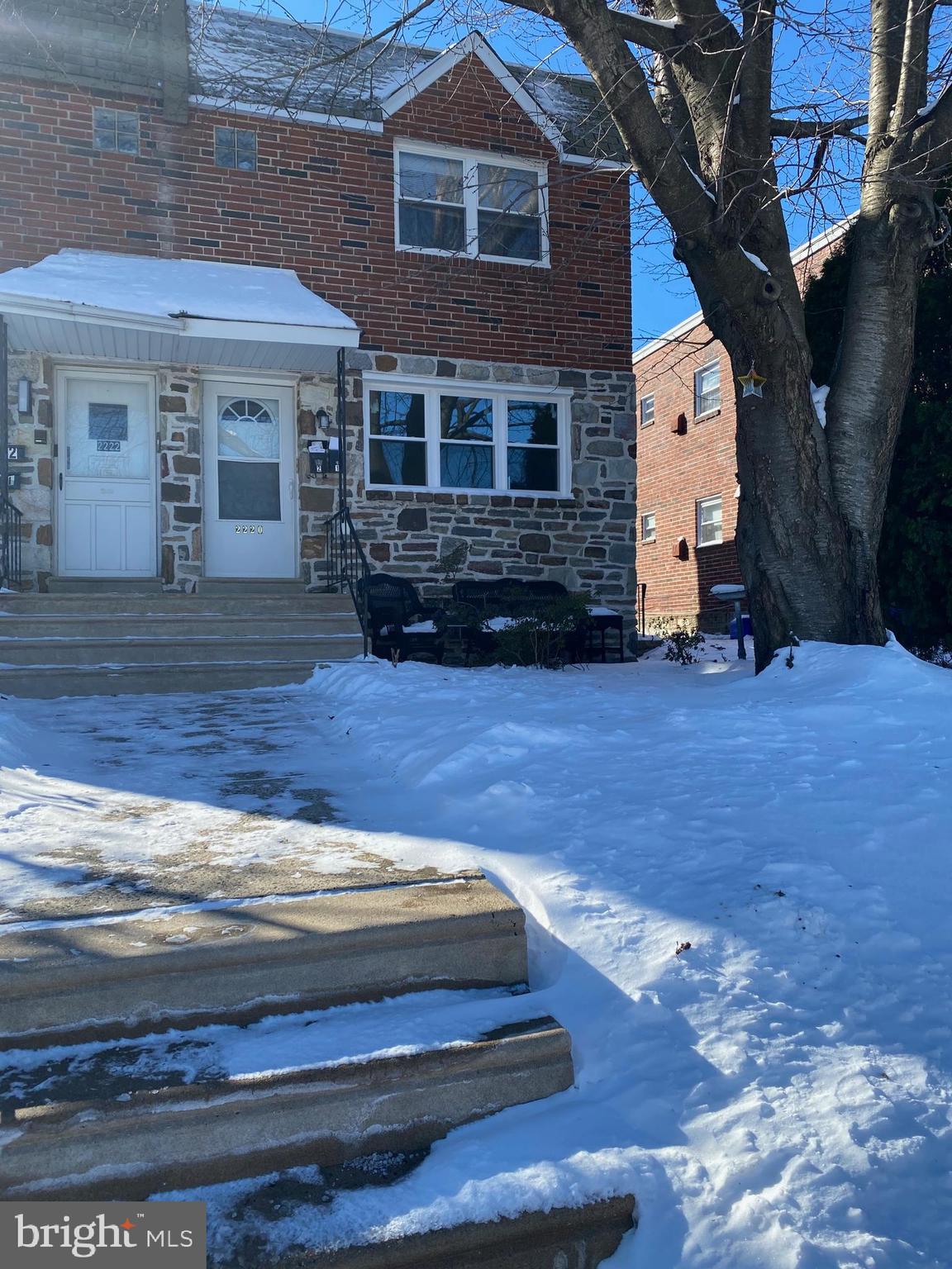 1st floor apartment for rent. 3 months, $1600.00 per month, required upfront to move in. $4800.00.
All applicants will be subject to a credit, employment & background check as part of the application process.
The apartment has been completely renovated. New window, bathroom flooring and electric. Please call the listing agent for all inquiries.