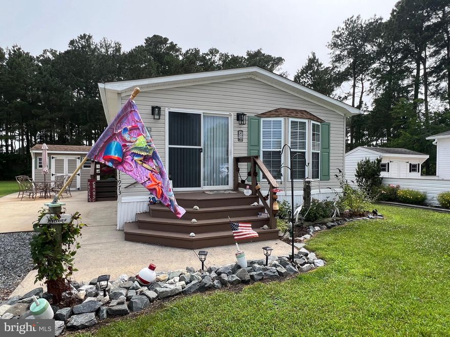 Immaculate Bayview 2 Bedroom. This home sits at the end of a cul-de-sac with a Beautiful Bayview and Lots of Privacy. Move in Ready with with recently updated HVAC & Roof. Fully Furnished Sleeps 8. Drywall Interior, Cathedral Ceiling, Skylights, Bow Window, Oak Cabinets. Won't Last long!