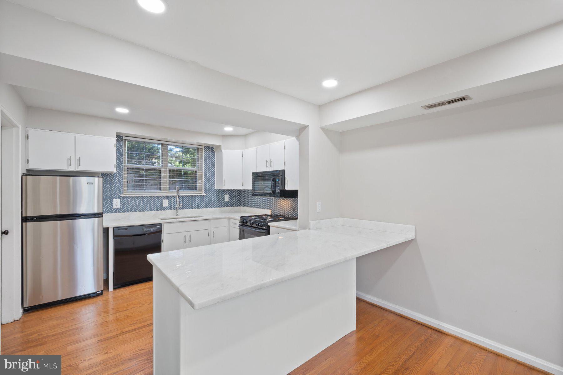 FAIRLINGTON TOWNE - Residential Lease