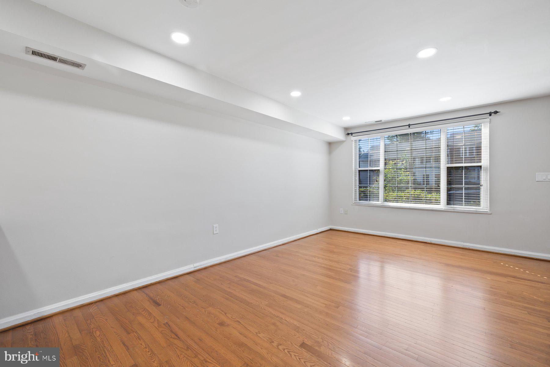 FAIRLINGTON TOWNE - Residential Lease