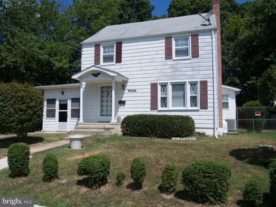 Nice 3 level home with 3 bedrooms 2 baths (main floor and upstairs). Family room, dining room, living room large screened in porch, and a large open basement. Home also has handicap ramp in back.  Huge yard. Close to Navy base and shopping.