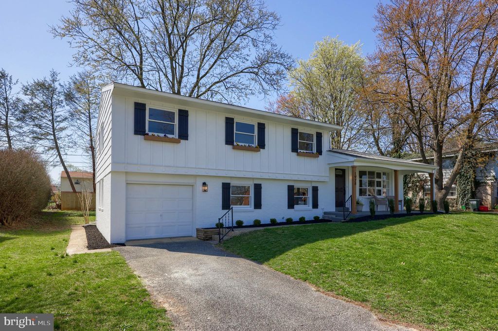 Photo of 1938 Longview Drive, LANCASTER, PA 17601 (MLS # PALA2066790)