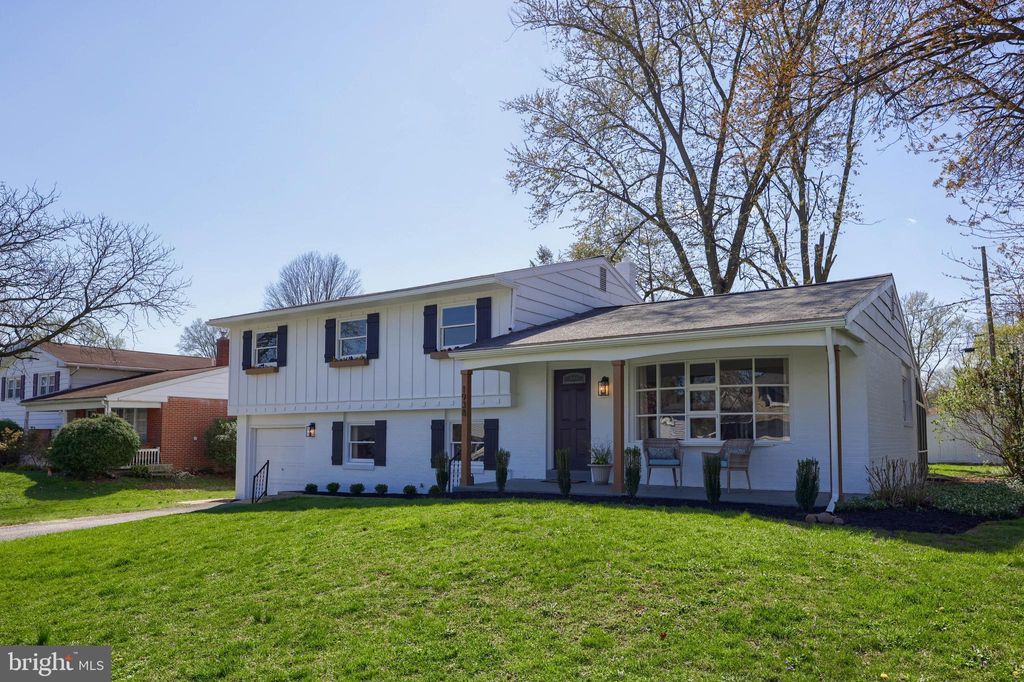 Photo of 1938 Longview Drive, LANCASTER, PA 17601 (MLS # PALA2066790)