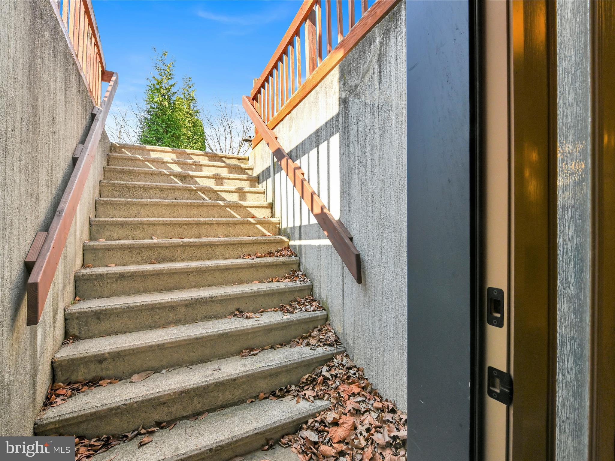 CREEKSIDE - Residential