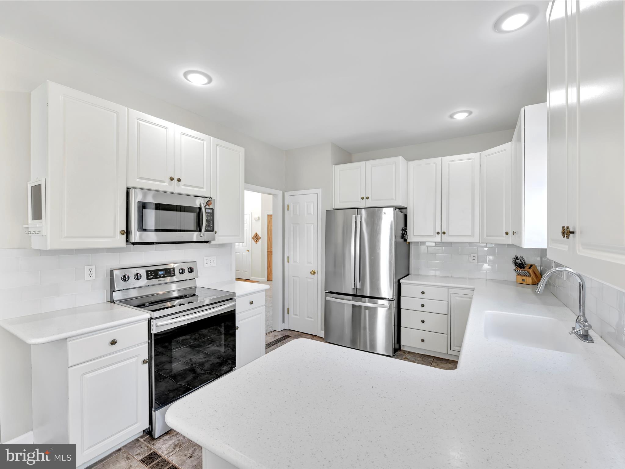 CREEKSIDE - Residential