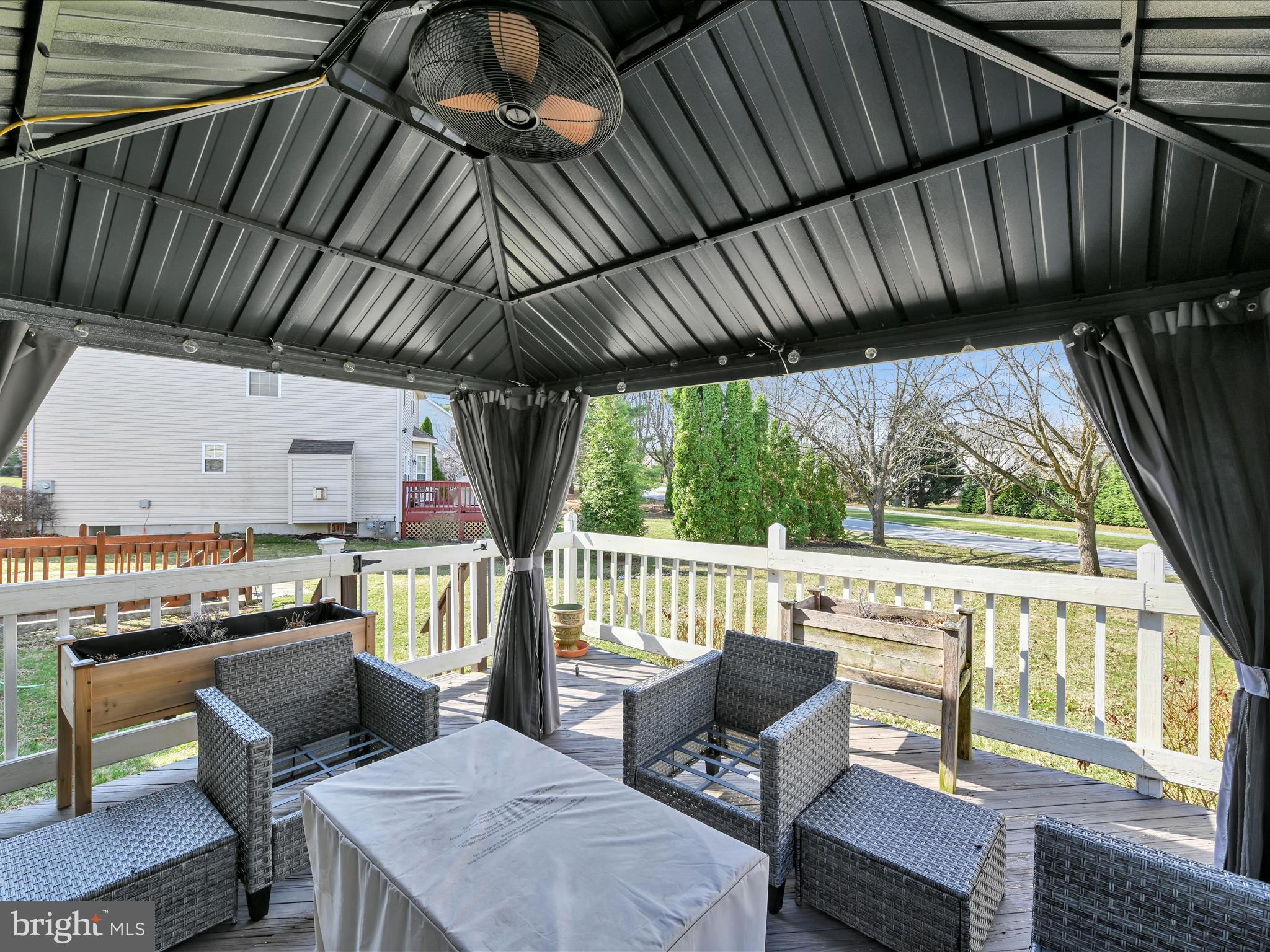 CREEKSIDE - Residential