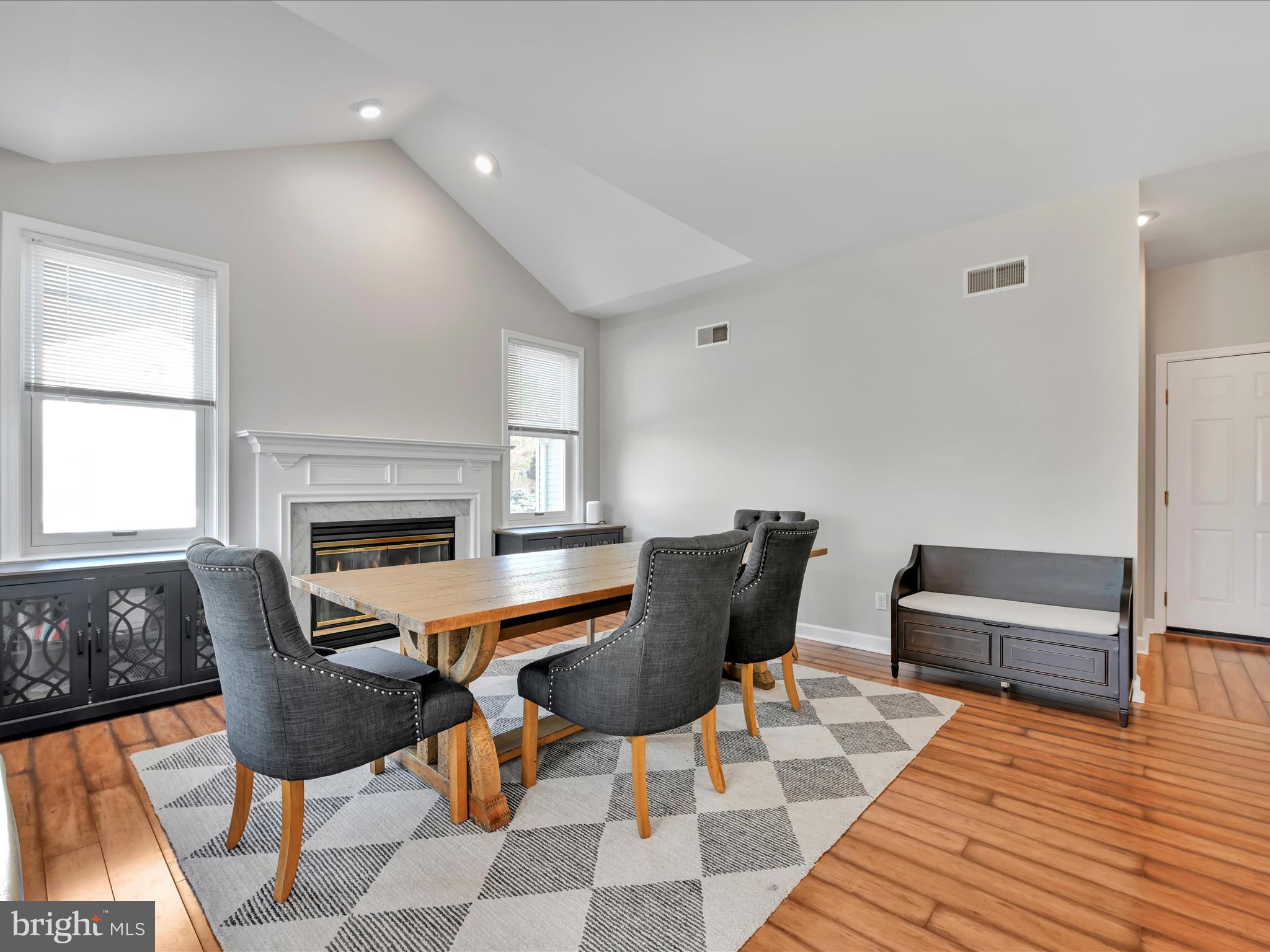 CREEKSIDE - Residential