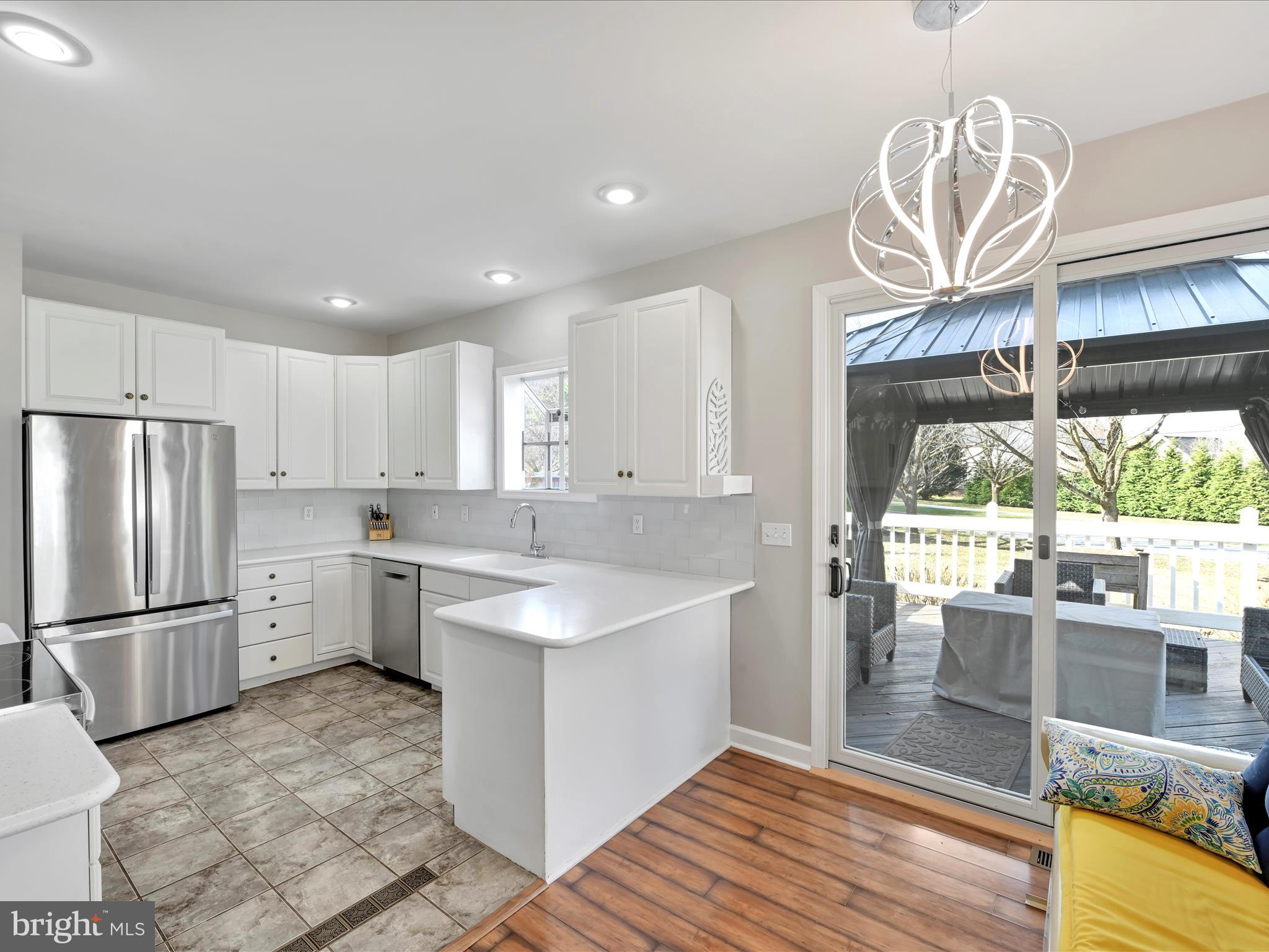 CREEKSIDE - Residential