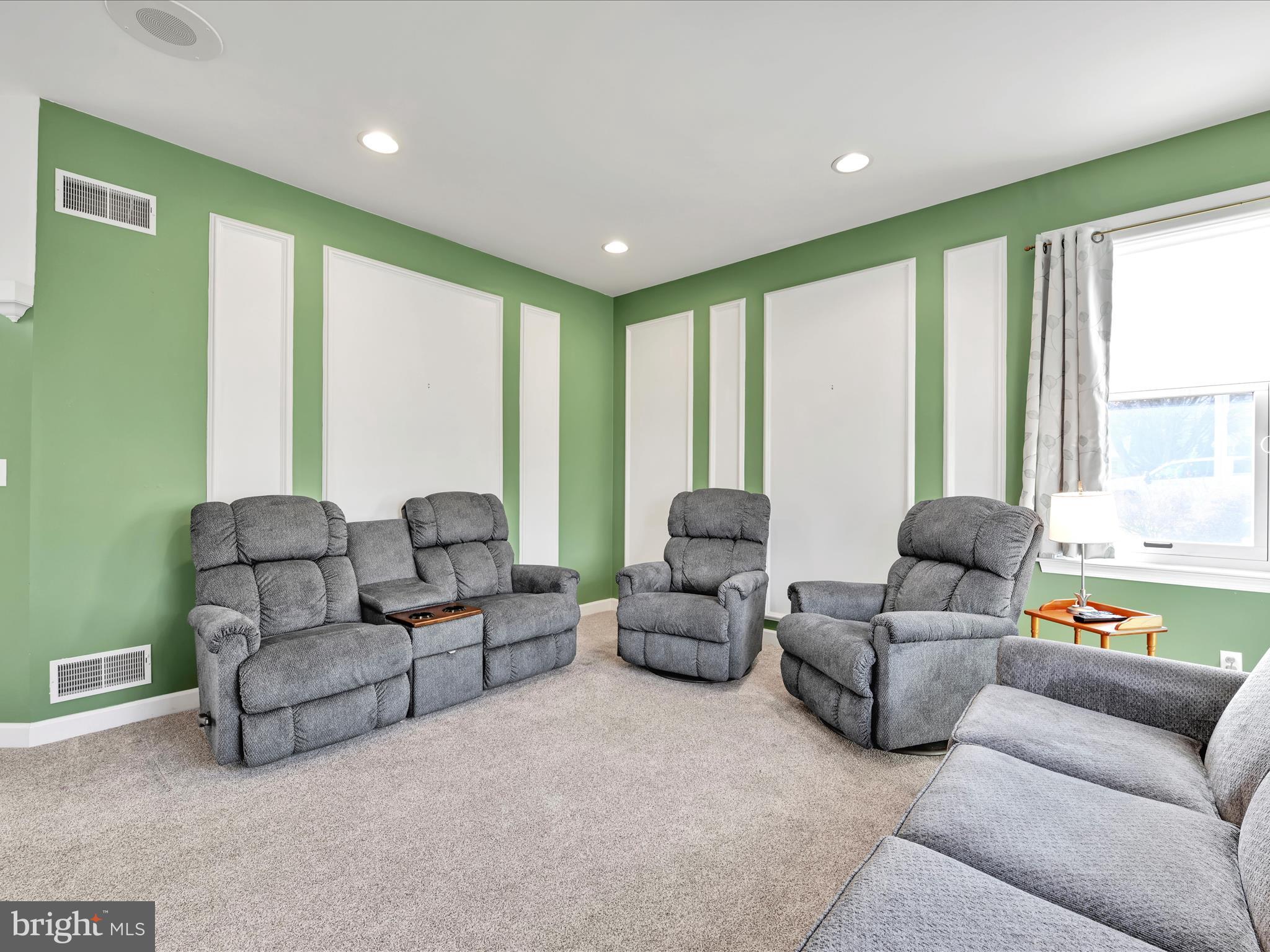 CREEKSIDE - Residential