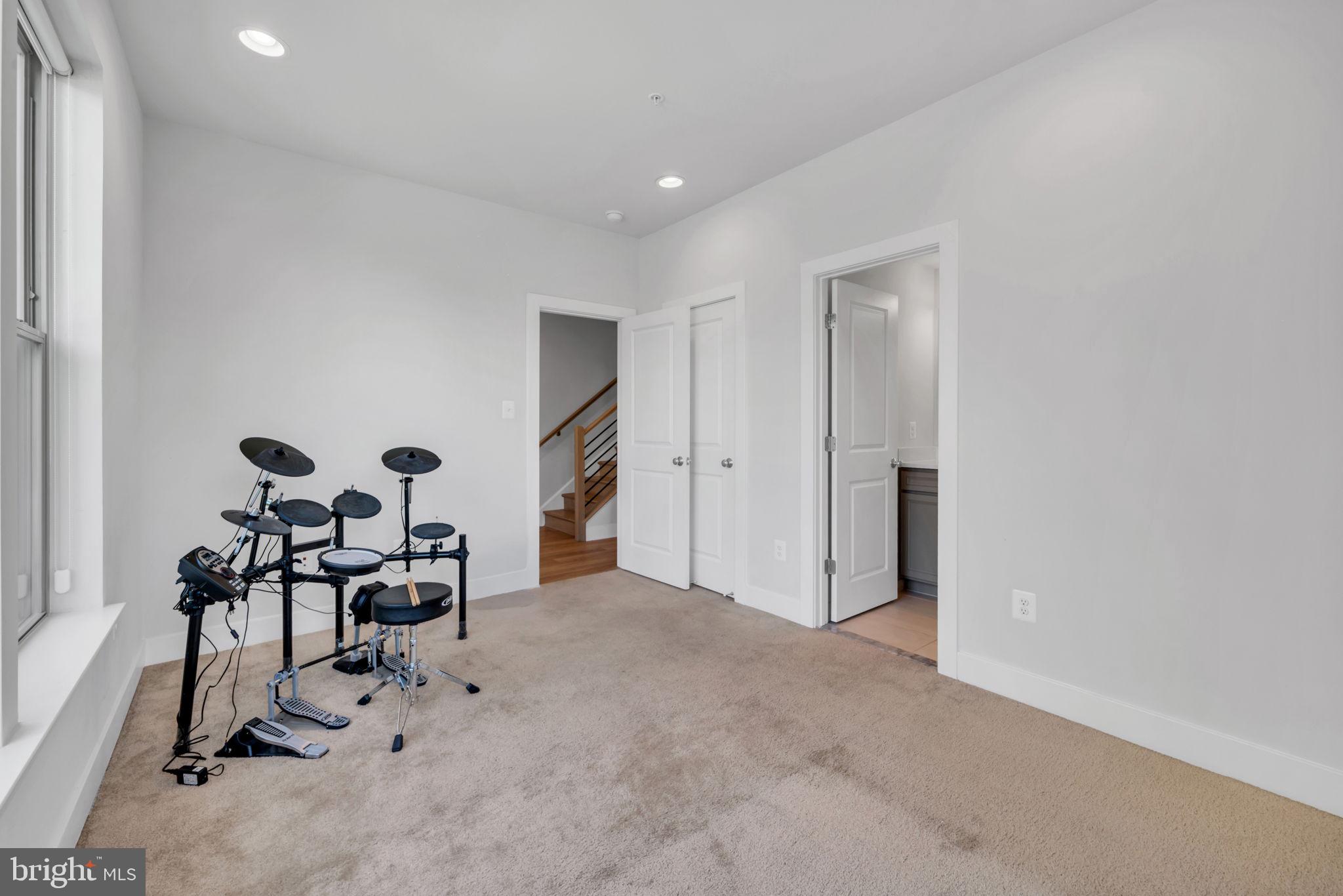 5002 OAKMOORE DRIVE