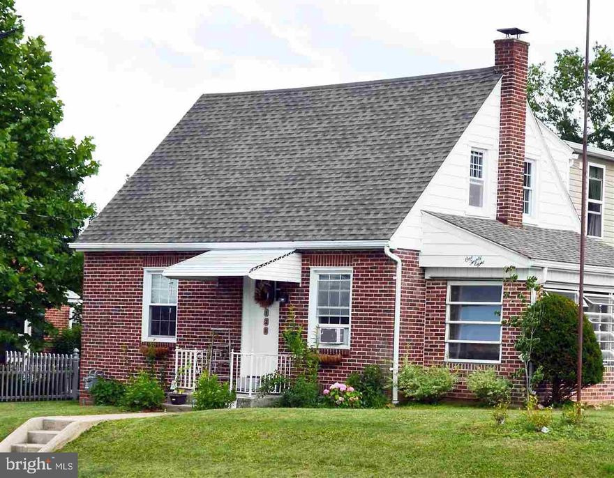 Lovely 3BR, 2-1/2B home situated on a corner lot. Large first-floor family room opens to fenced-in yard. Enjoy the shade of your sunroom. Master bedroom features on-suite with soaking tub, separate shower and double sinks. Hardwood floors, replacement windows, detached one-car garage with alley access. You'll want to call this home!