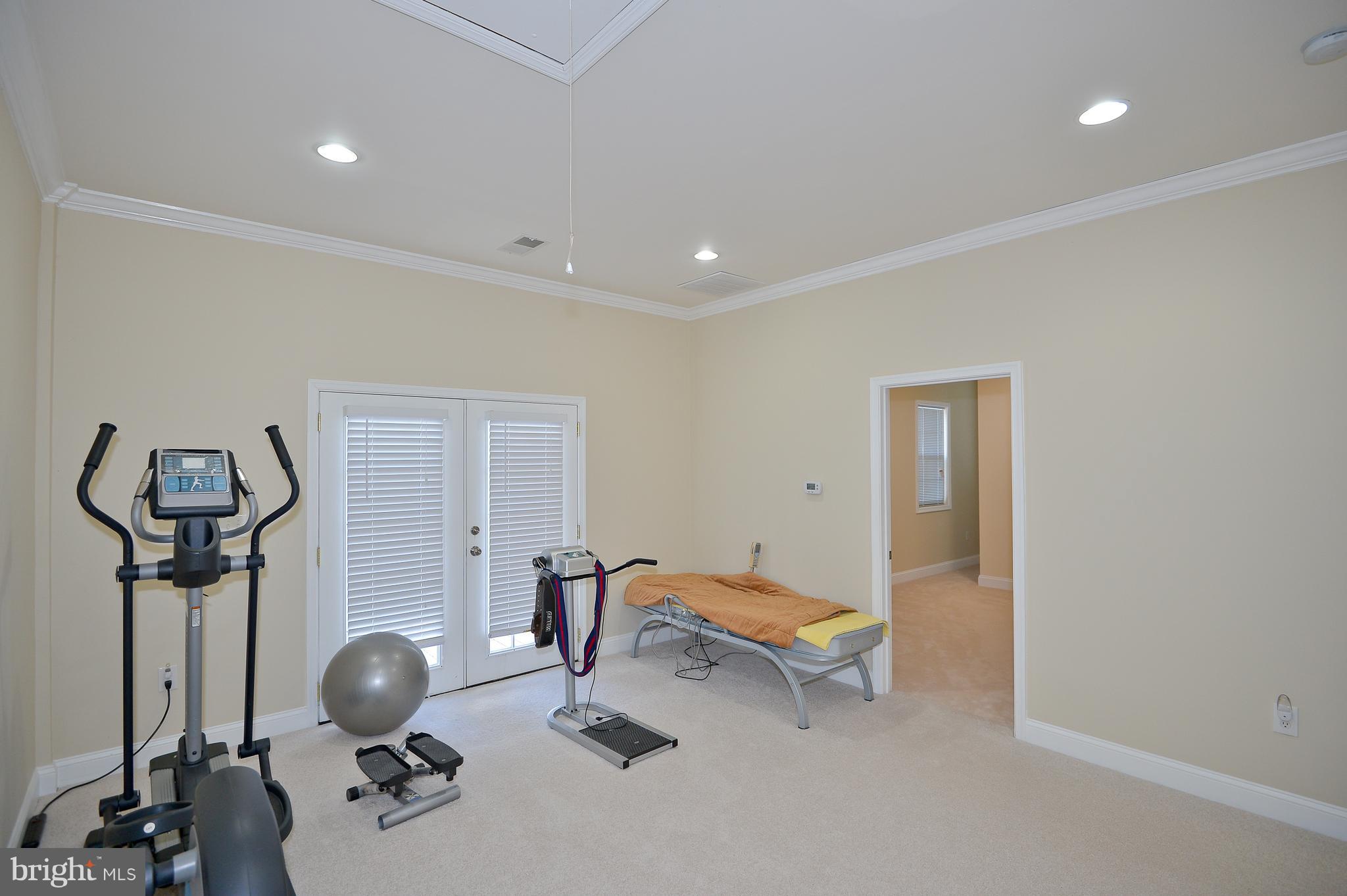 CRESTWOOD MANOR - Residential