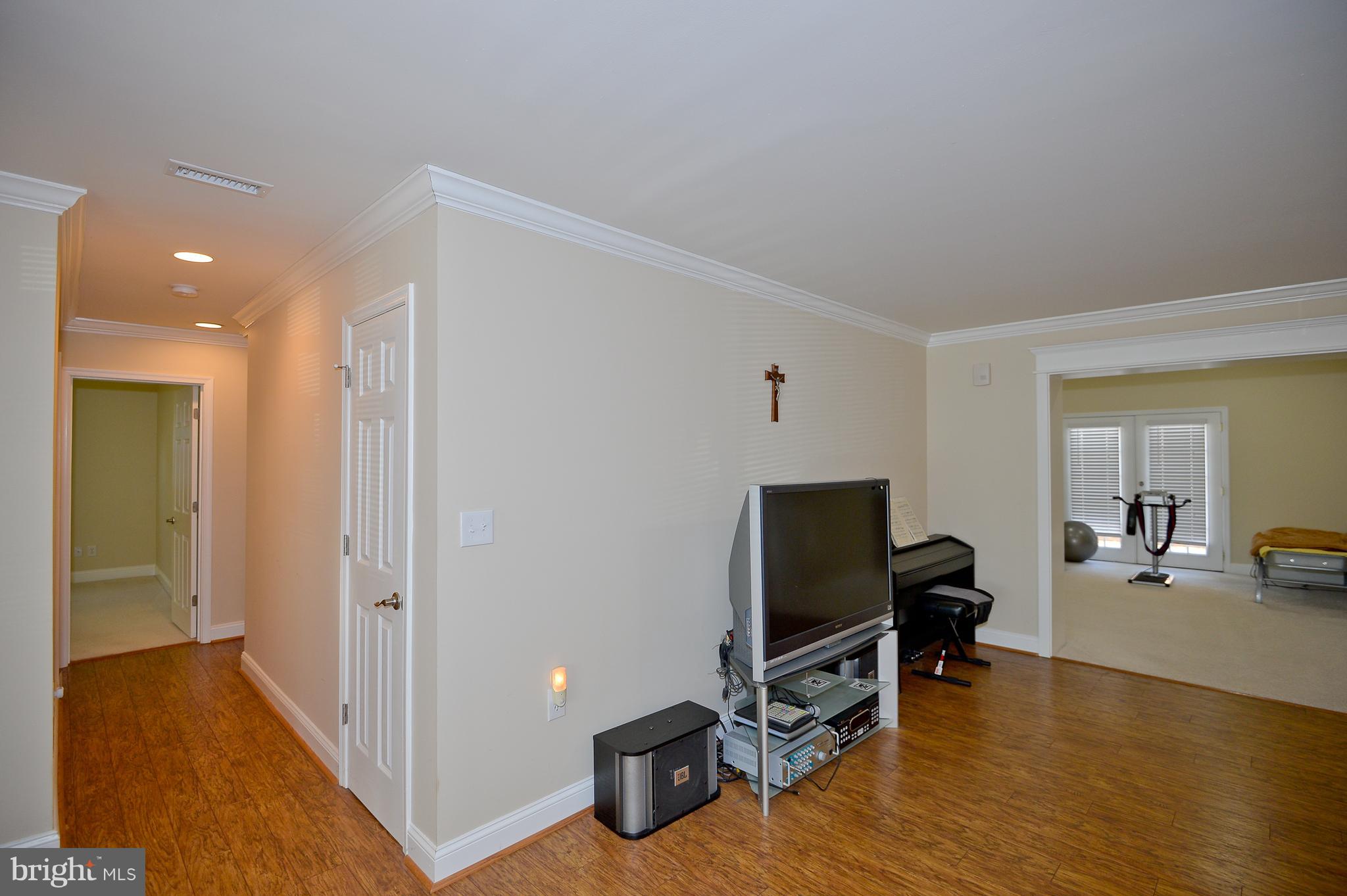 CRESTWOOD MANOR - Residential