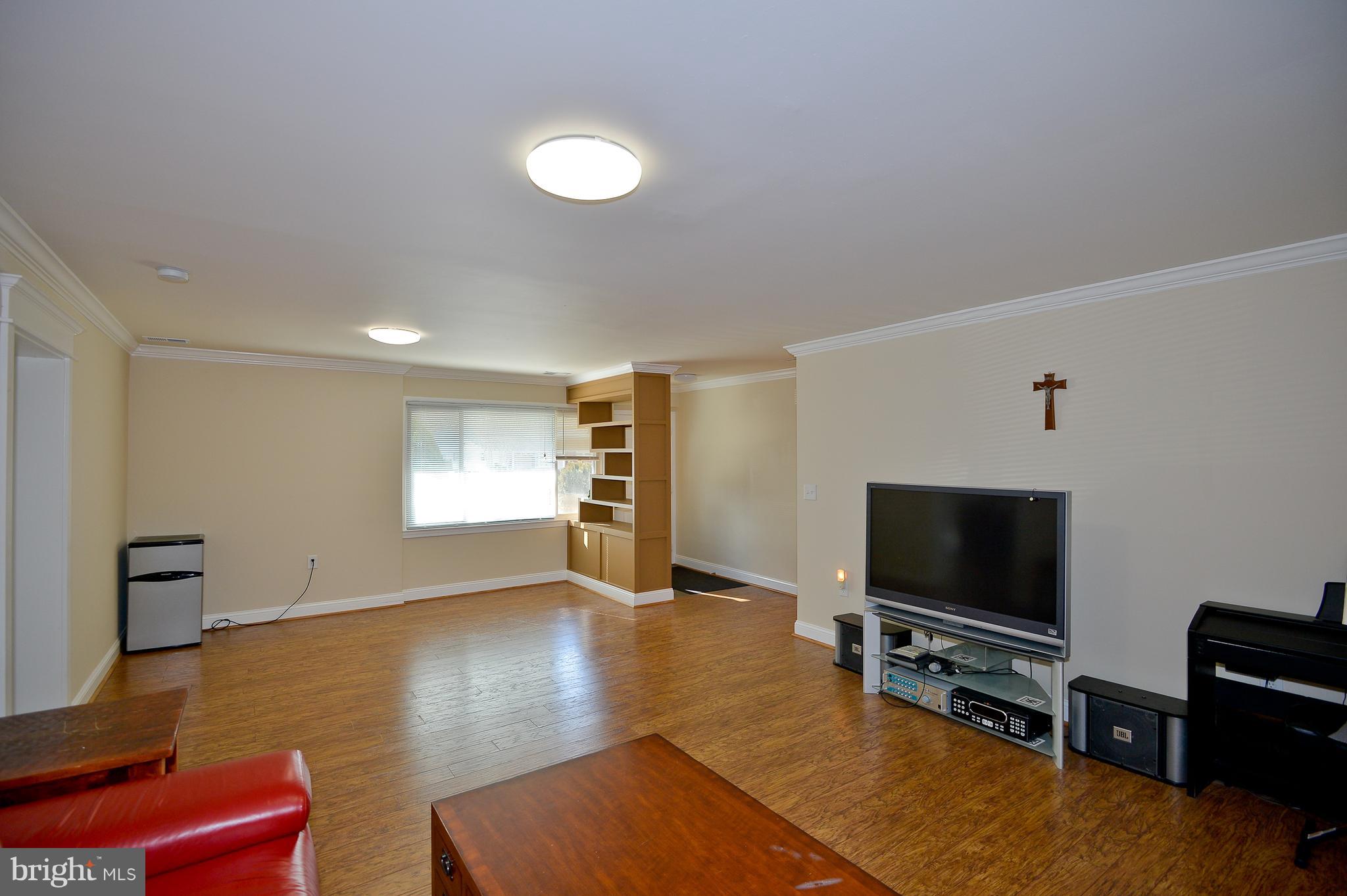 CRESTWOOD MANOR - Residential