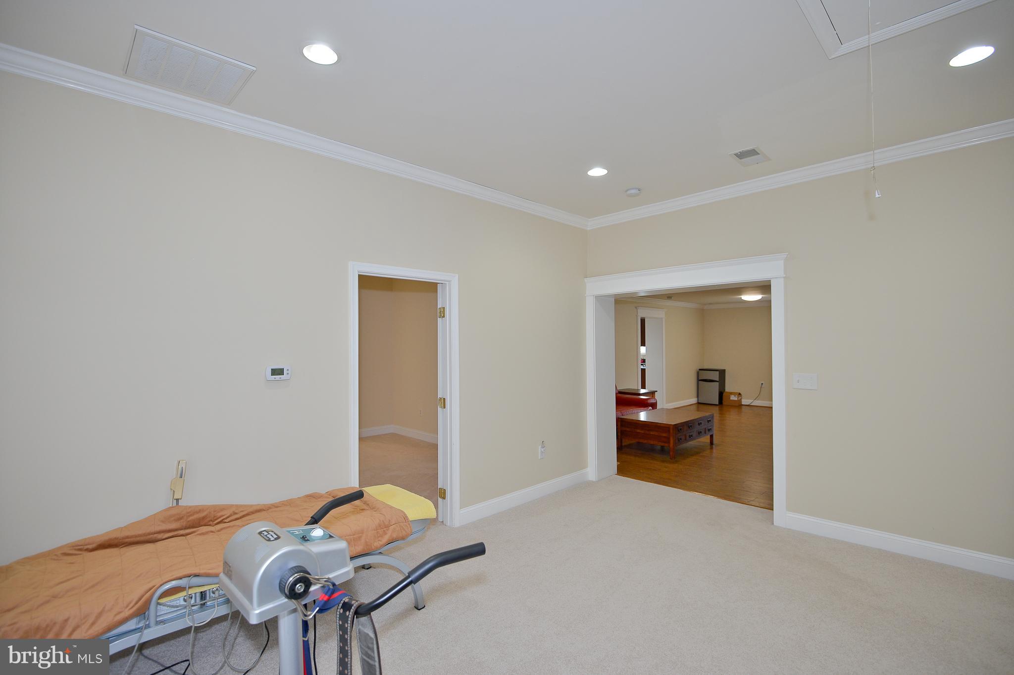 CRESTWOOD MANOR - Residential