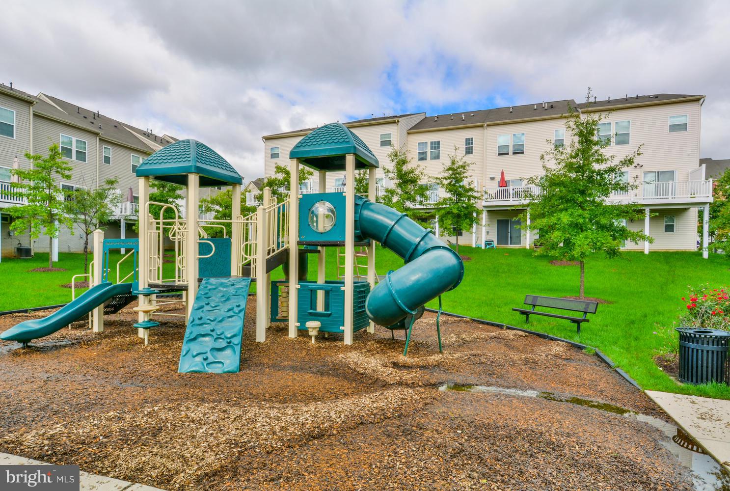 HOWARD SQUARE - Residential