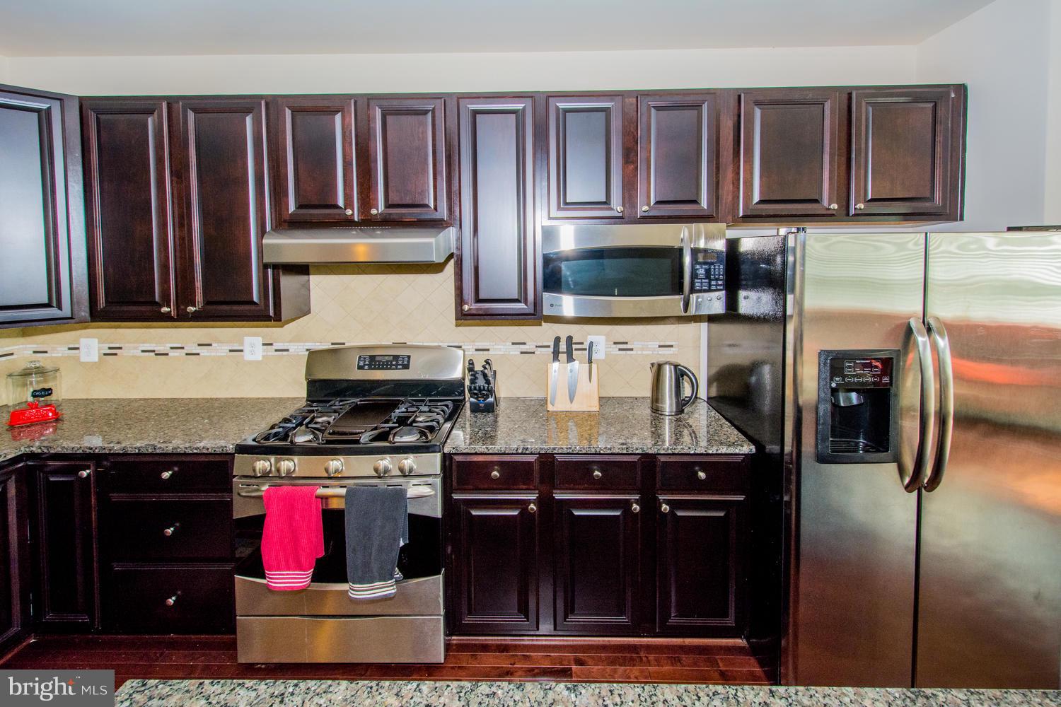 HOWARD SQUARE - Residential