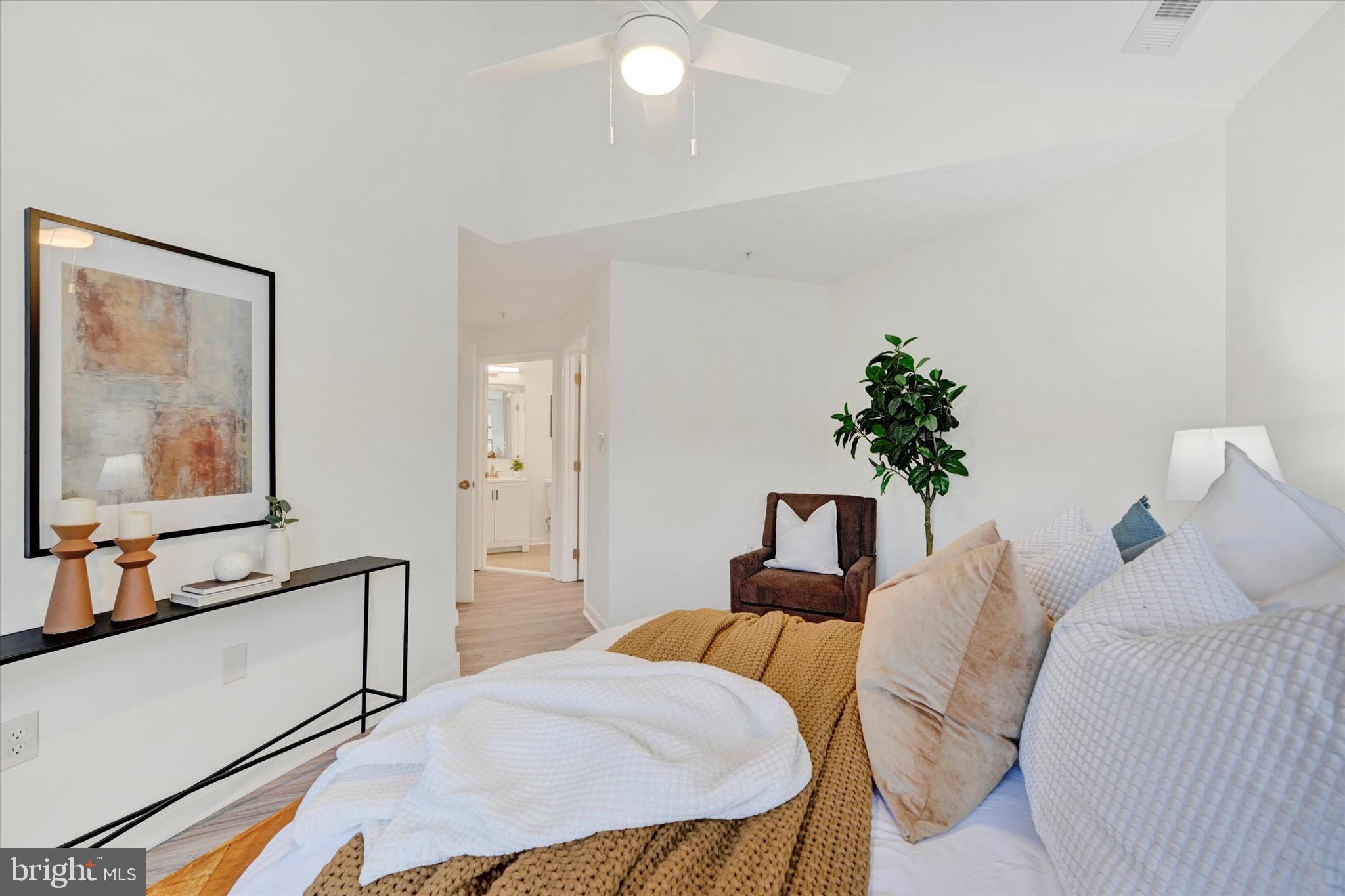 BAYLAND CONDO - Residential