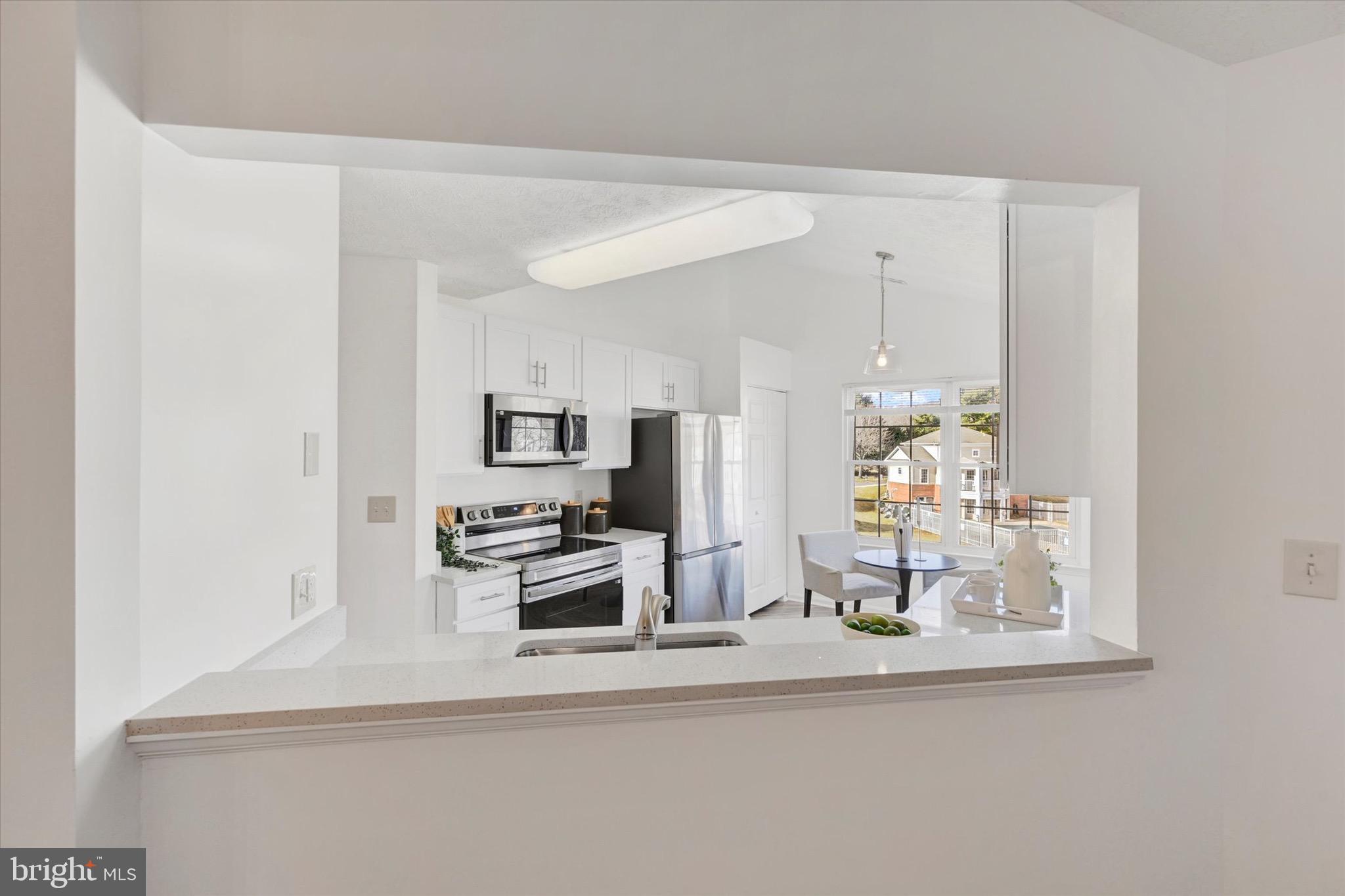 BAYLAND CONDO - Residential