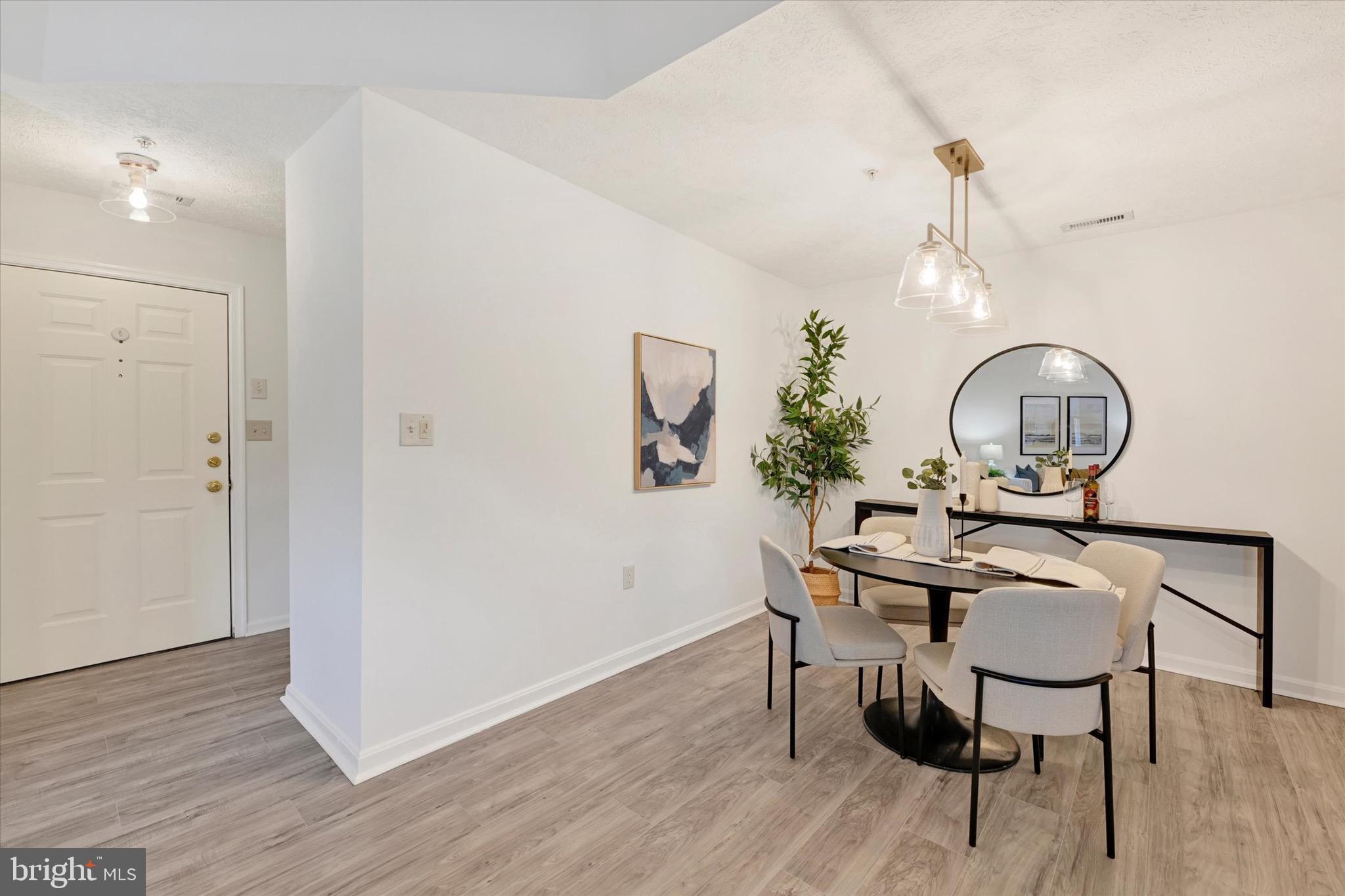 BAYLAND CONDO - Residential