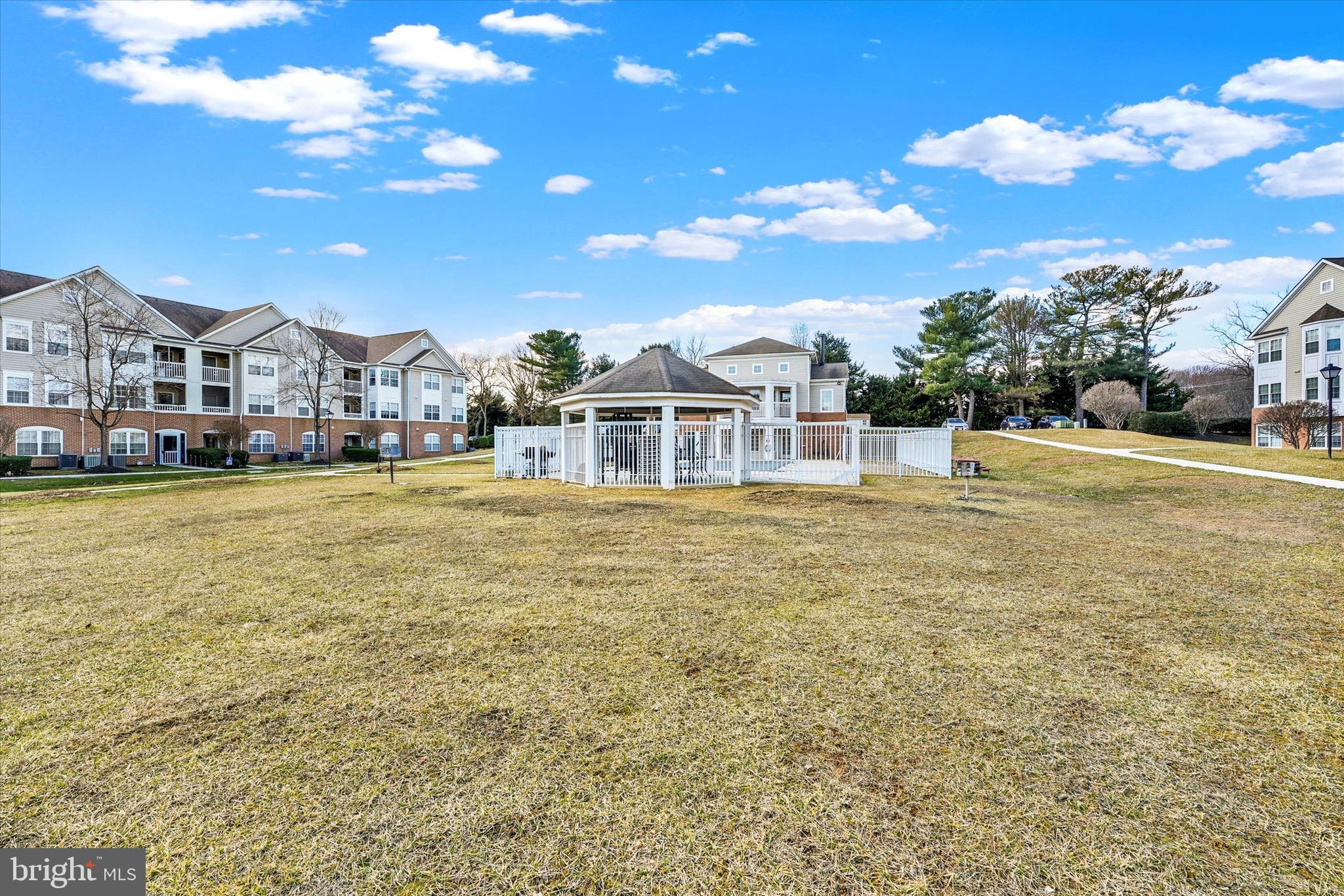 BAYLAND CONDO - Residential