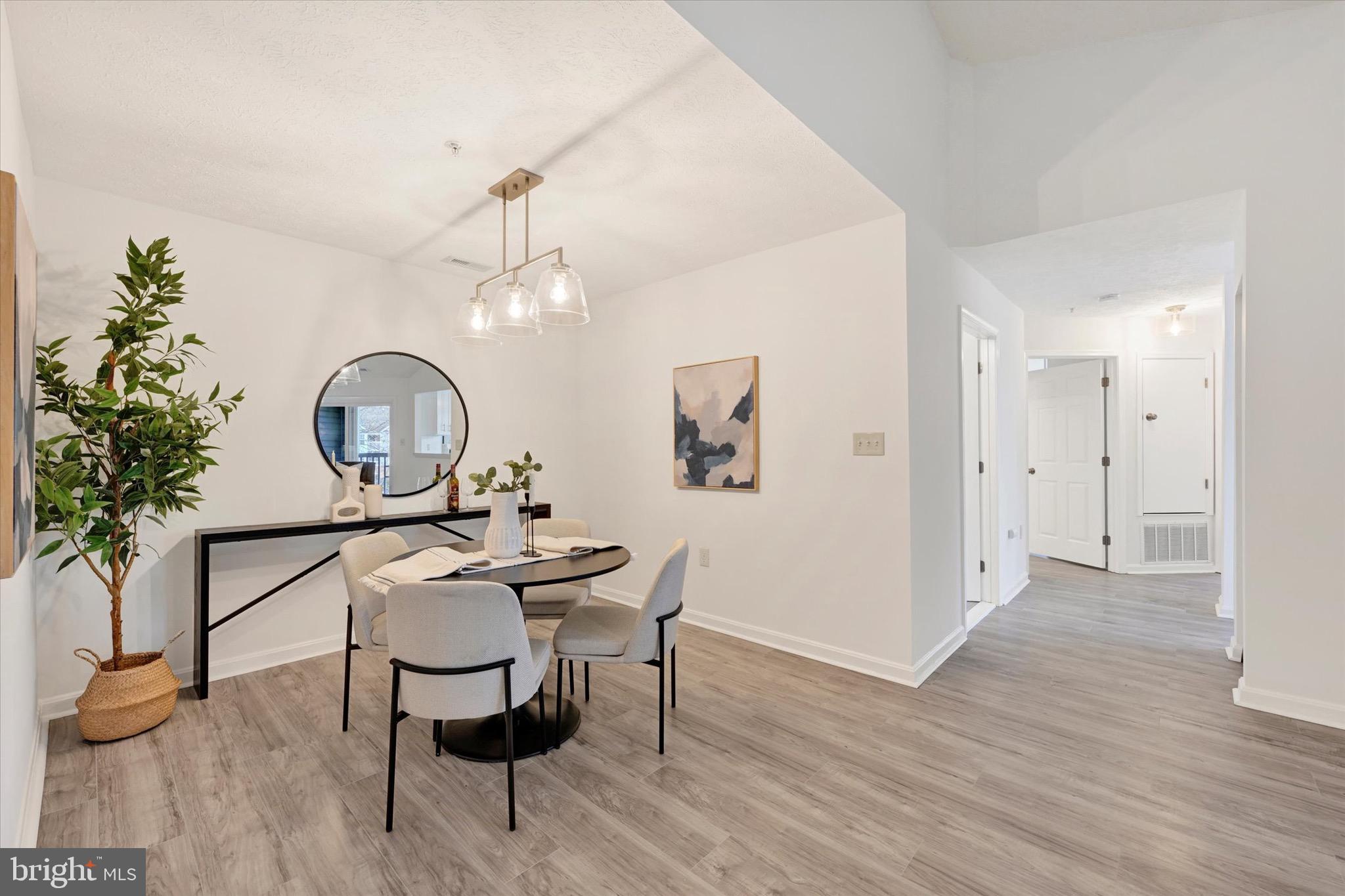 BAYLAND CONDO - Residential