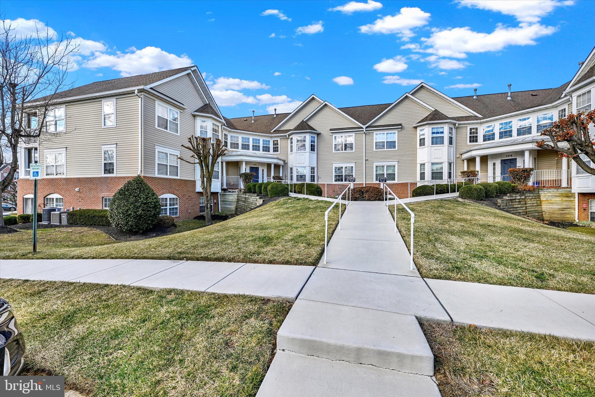 BAYLAND CONDO - Residential