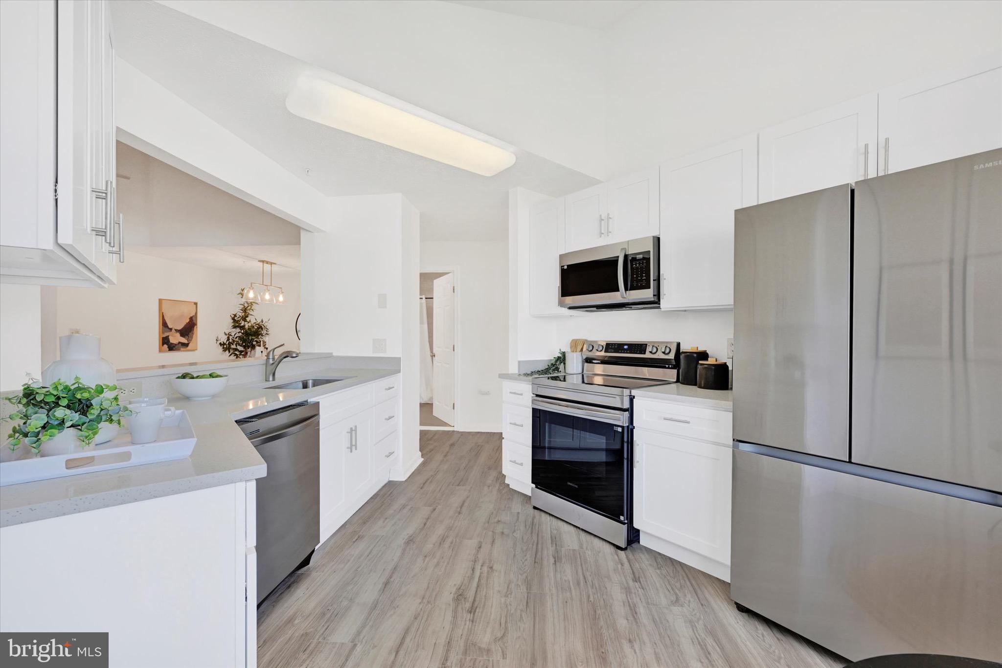 BAYLAND CONDO - Residential