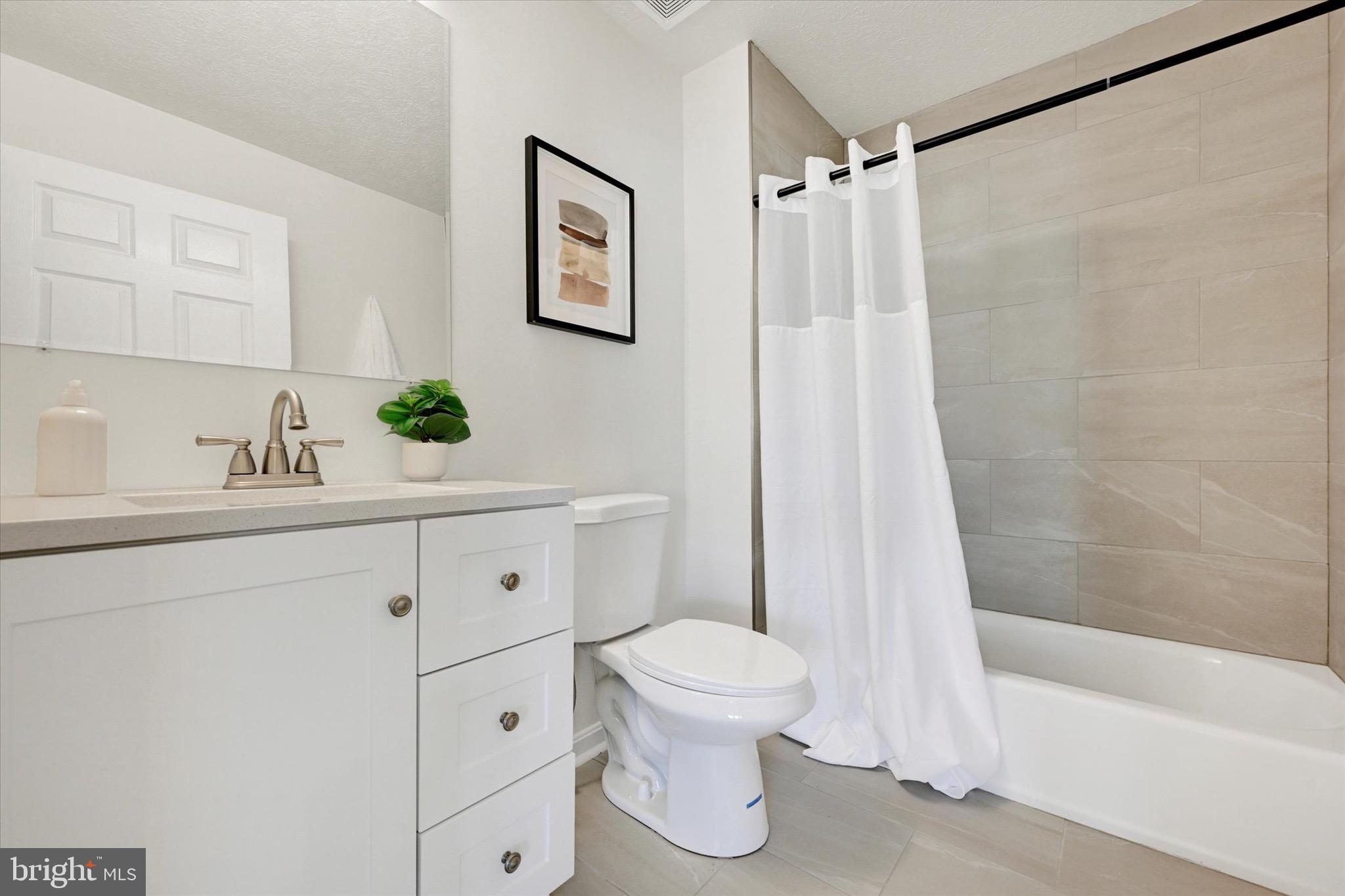 BAYLAND CONDO - Residential