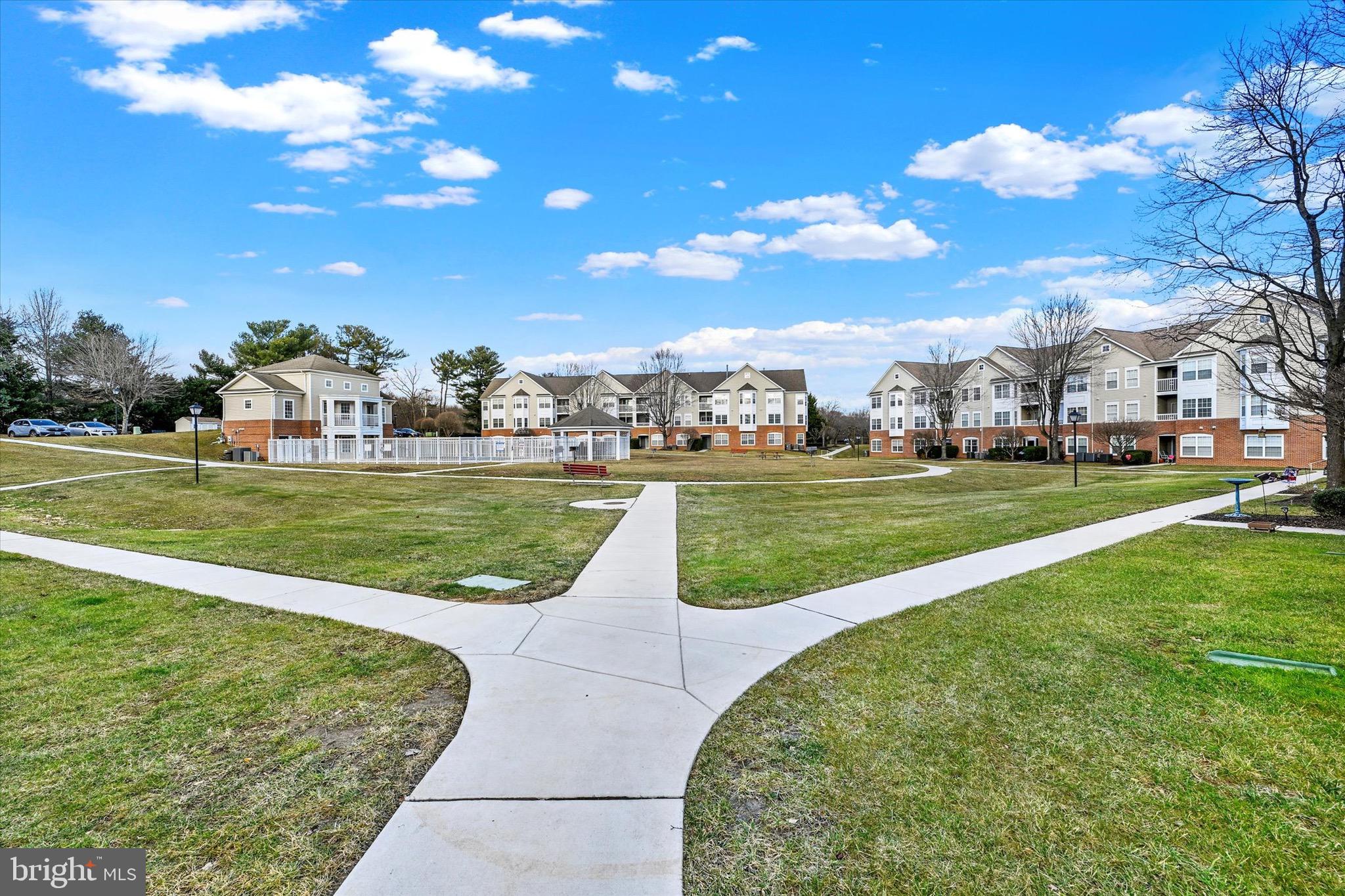 BAYLAND CONDO - Residential