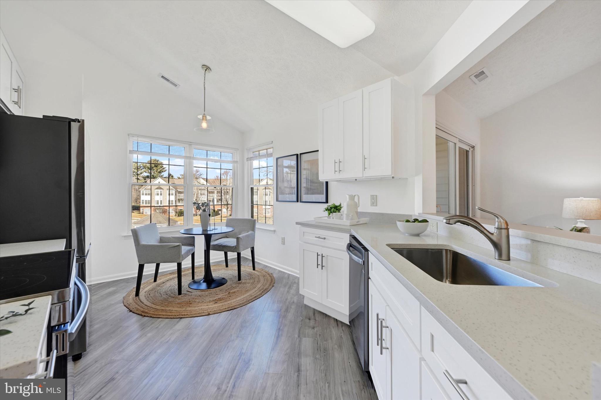 BAYLAND CONDO - Residential