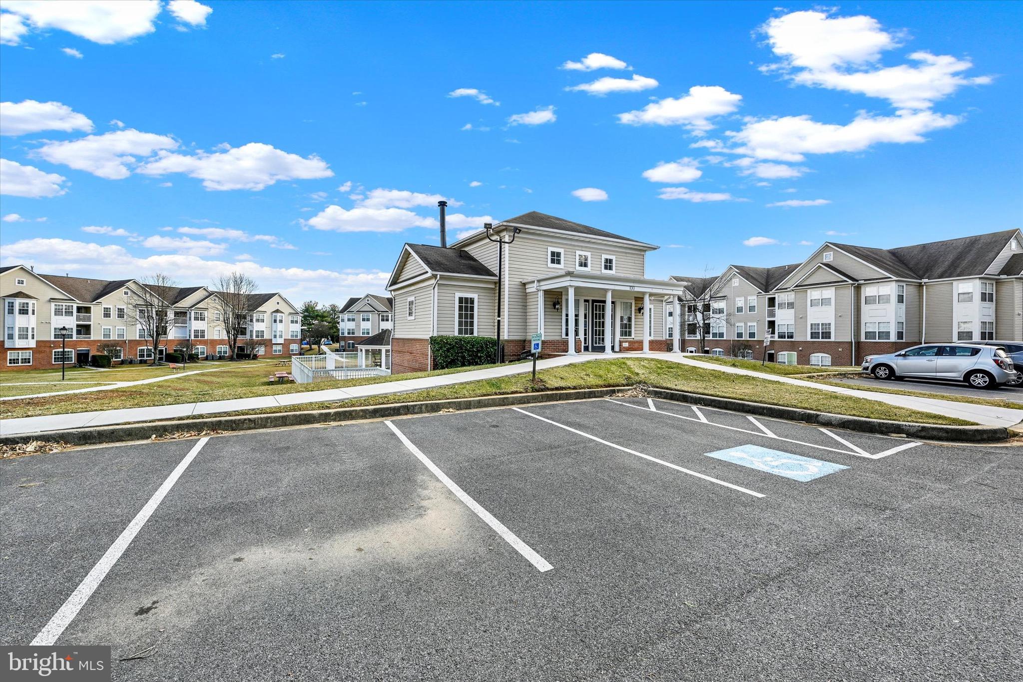 BAYLAND CONDO - Residential