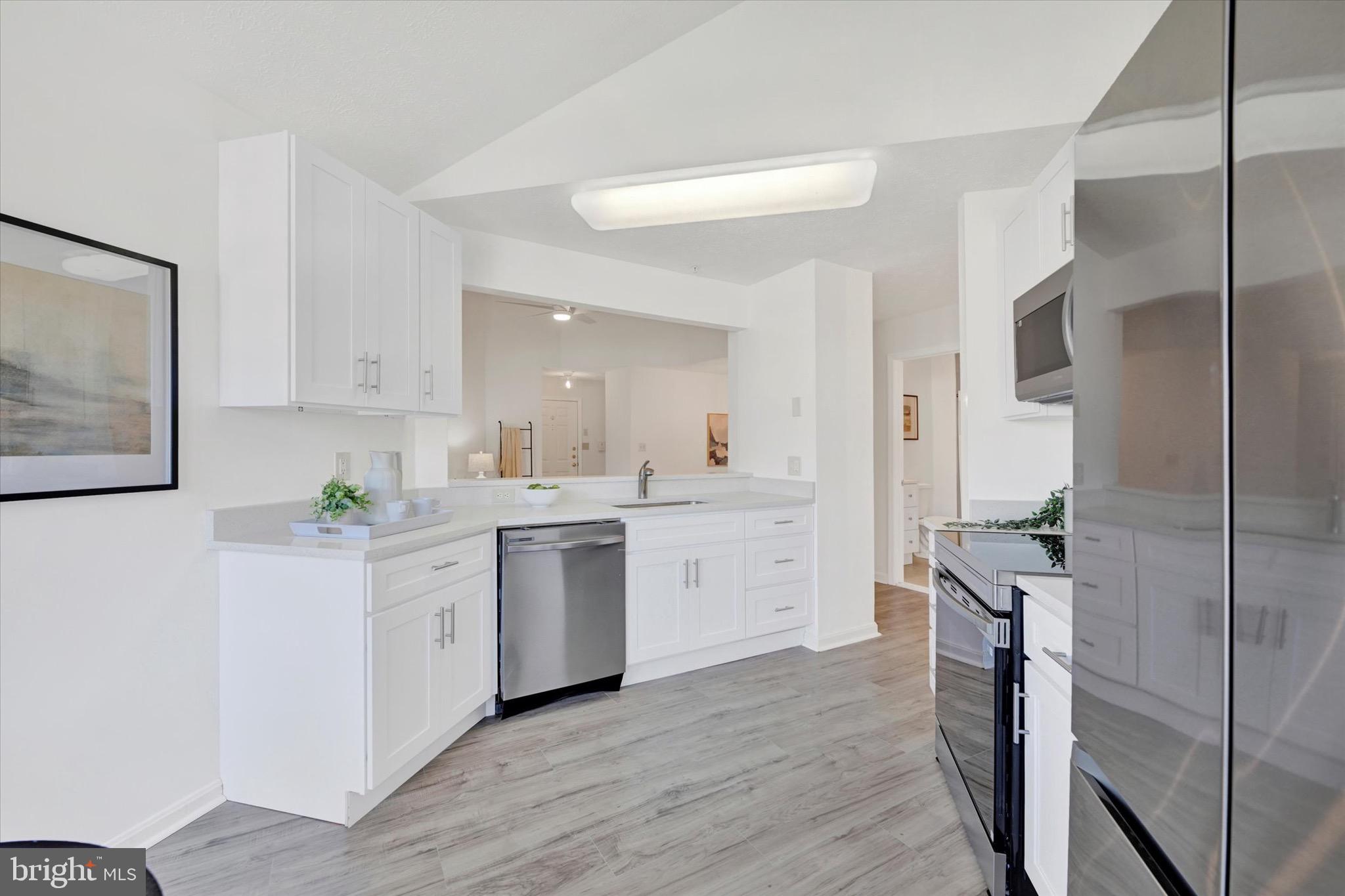 BAYLAND CONDO - Residential