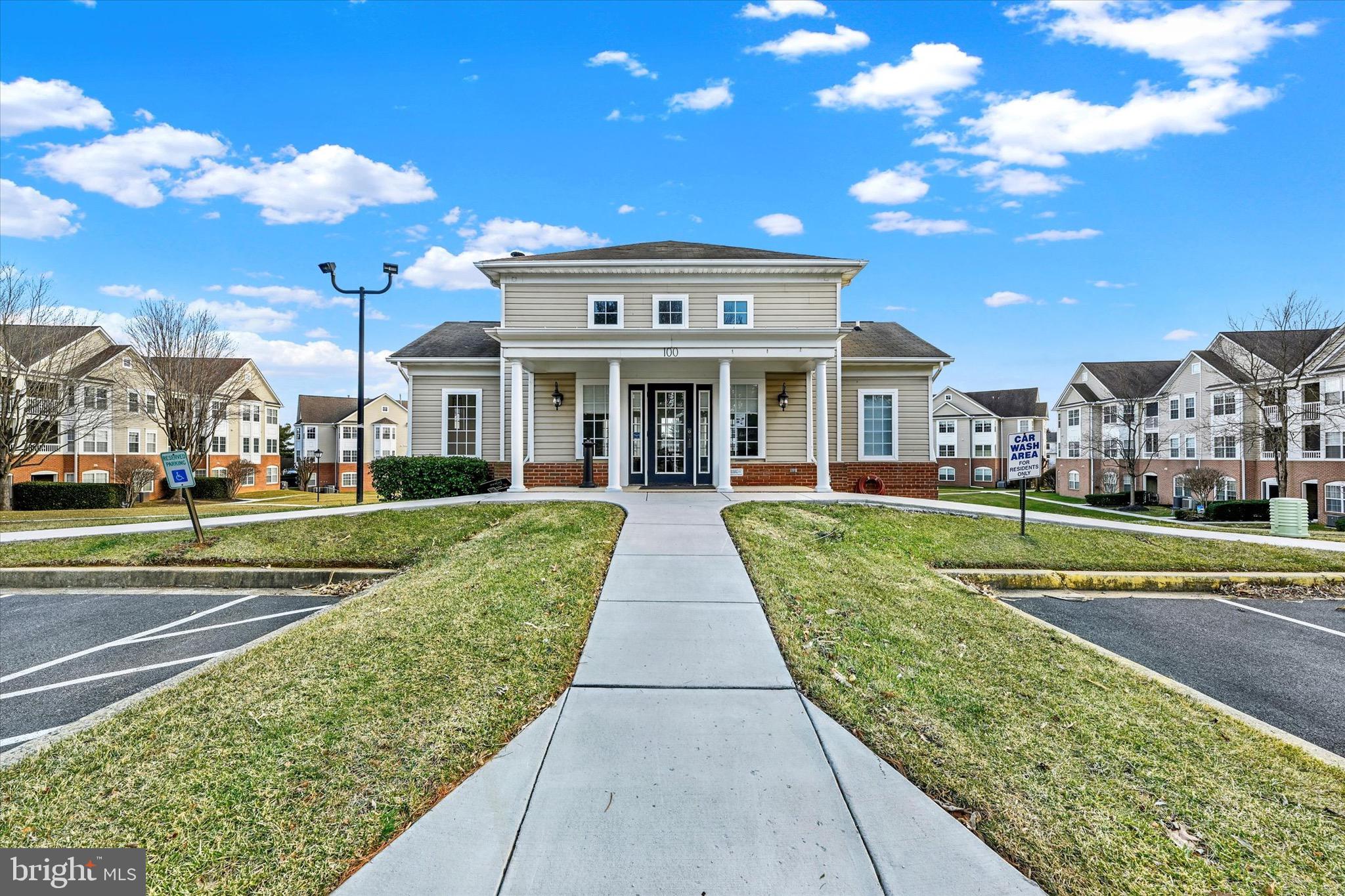 BAYLAND CONDO - Residential