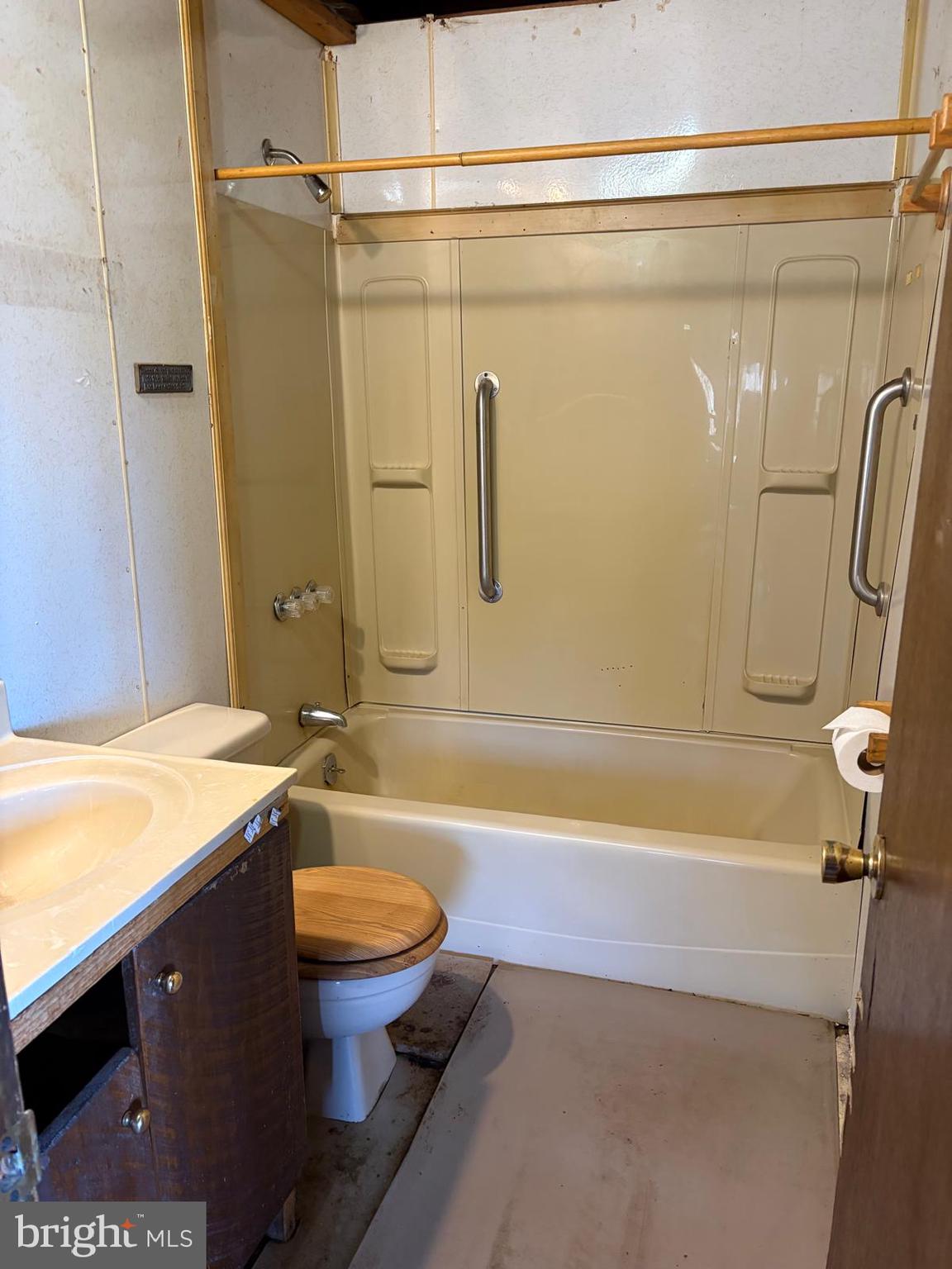 RUSHING RIVER FARMS - Residential