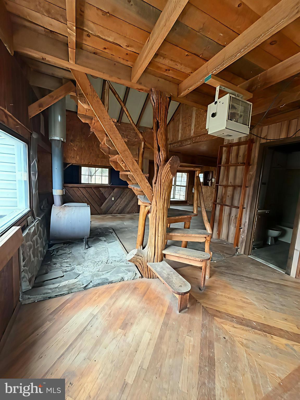 986 RUSHING RIVER ROAD