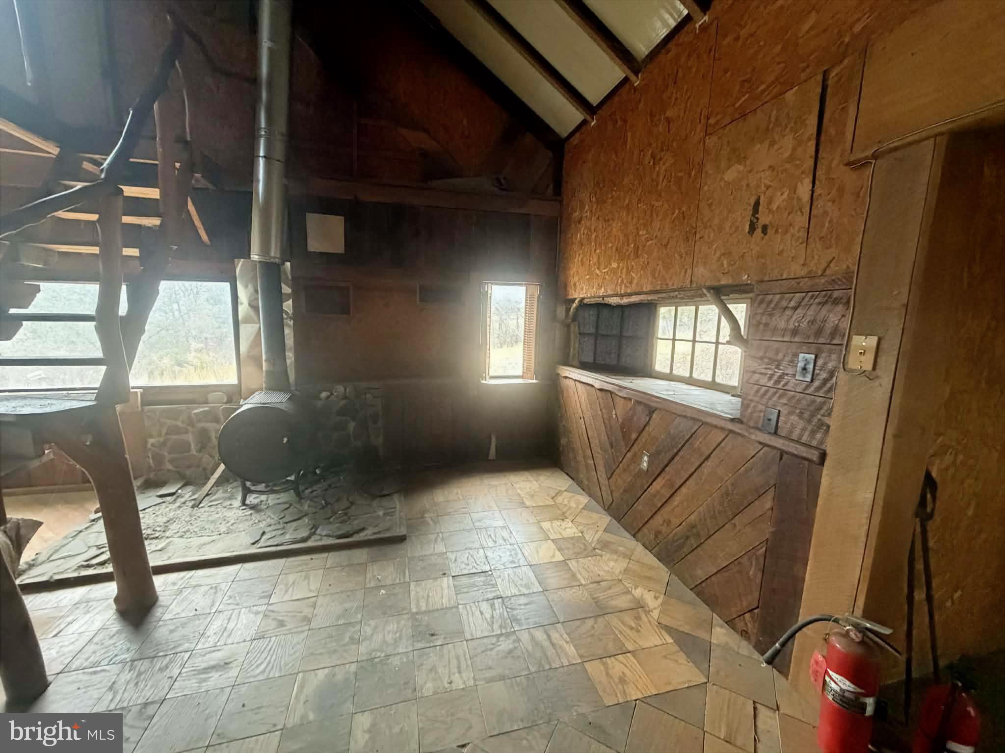 986 RUSHING RIVER ROAD