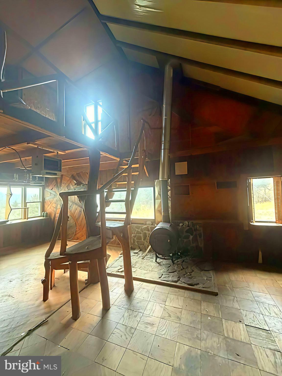 986 RUSHING RIVER ROAD