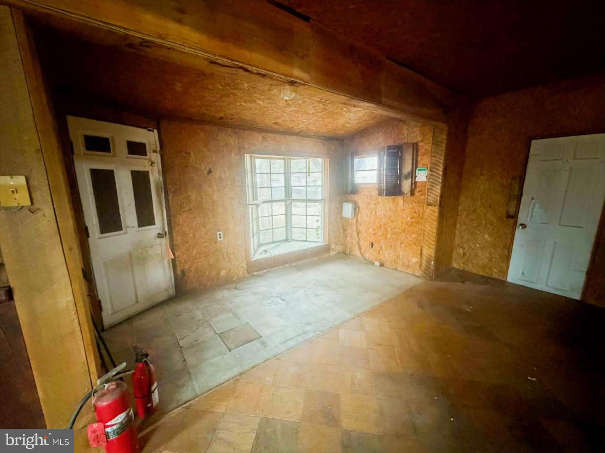 986 RUSHING RIVER ROAD