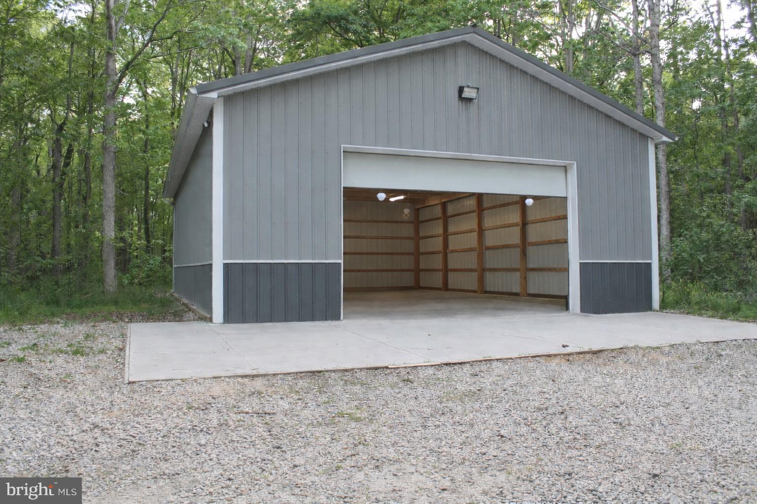 902 VANDYKE GREENSPRING ROAD