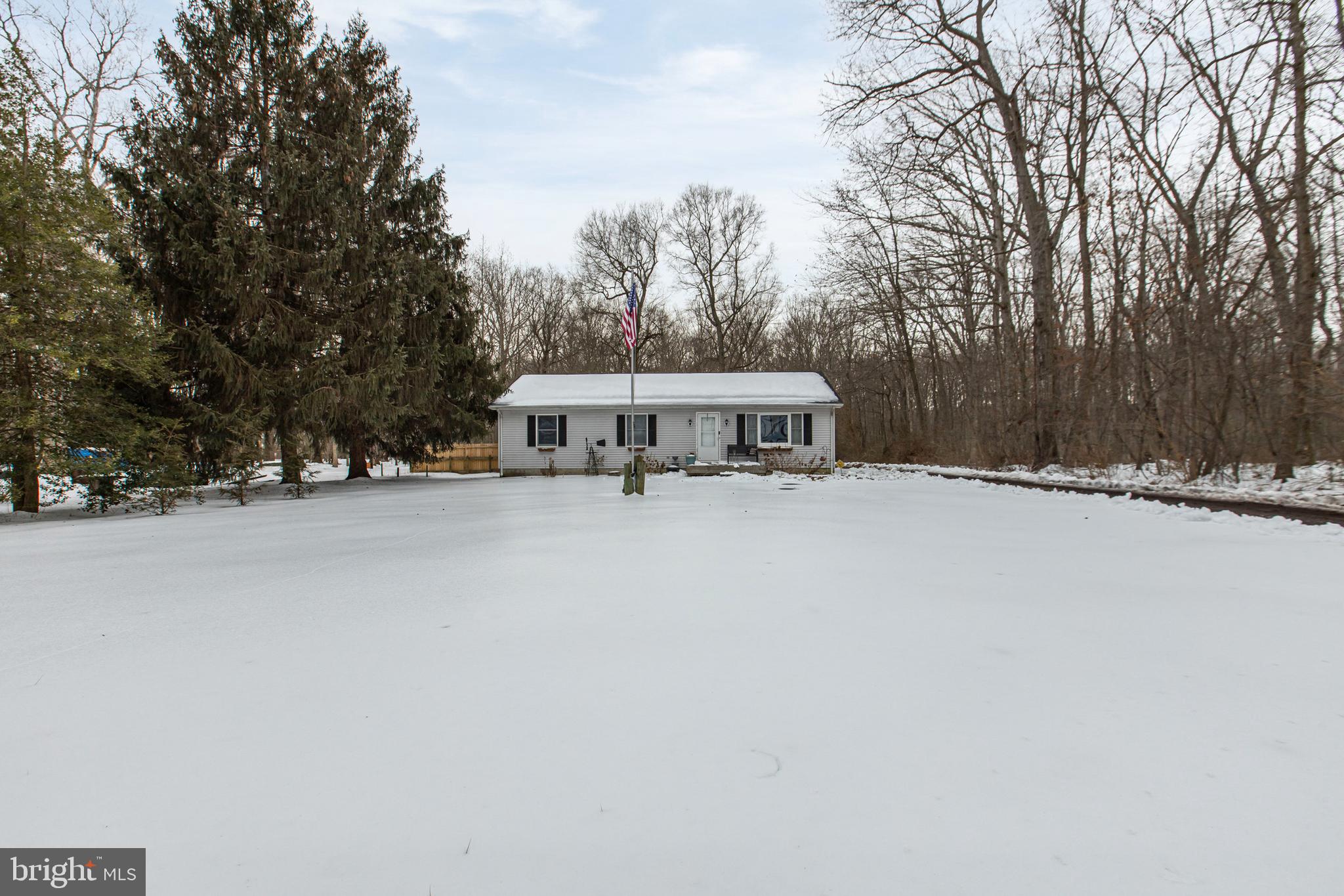 902 VANDYKE GREENSPRING ROAD