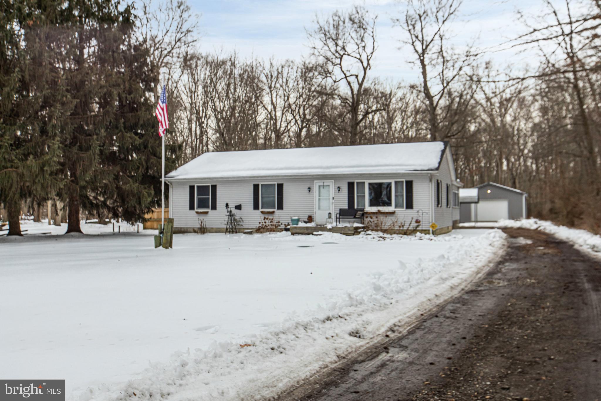 902 VANDYKE GREENSPRING ROAD