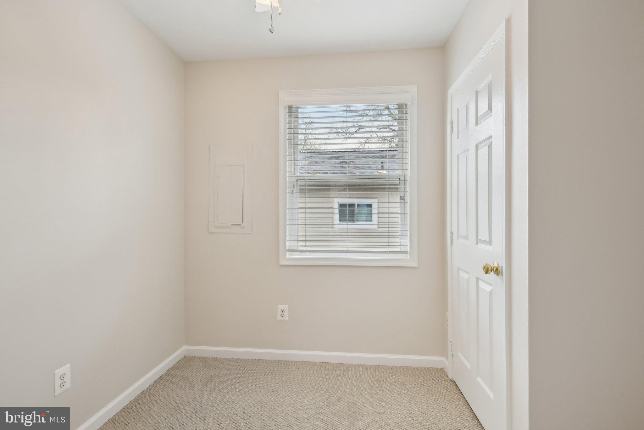 WOODLAND BEACH - Residential