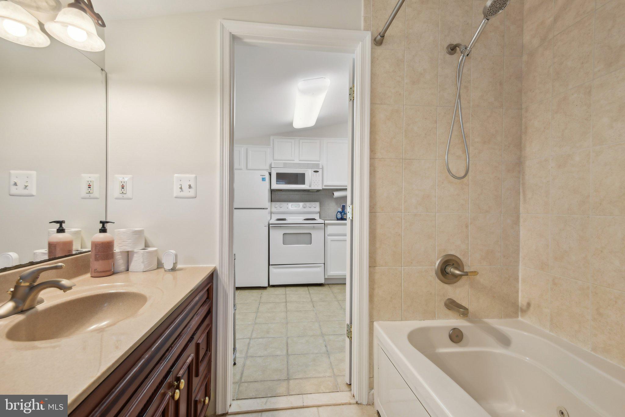 WOODLAND BEACH - Residential