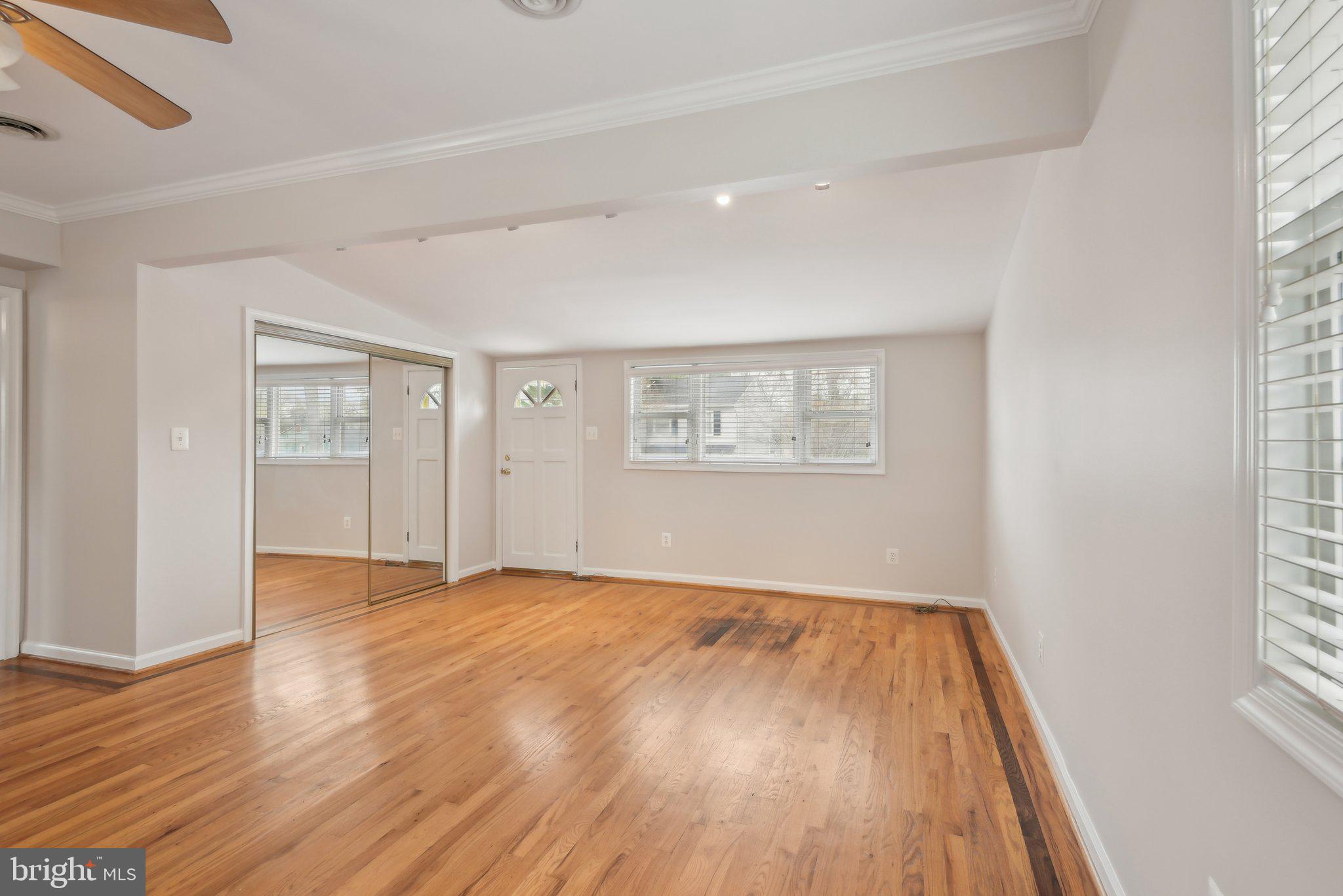 WOODLAND BEACH - Residential